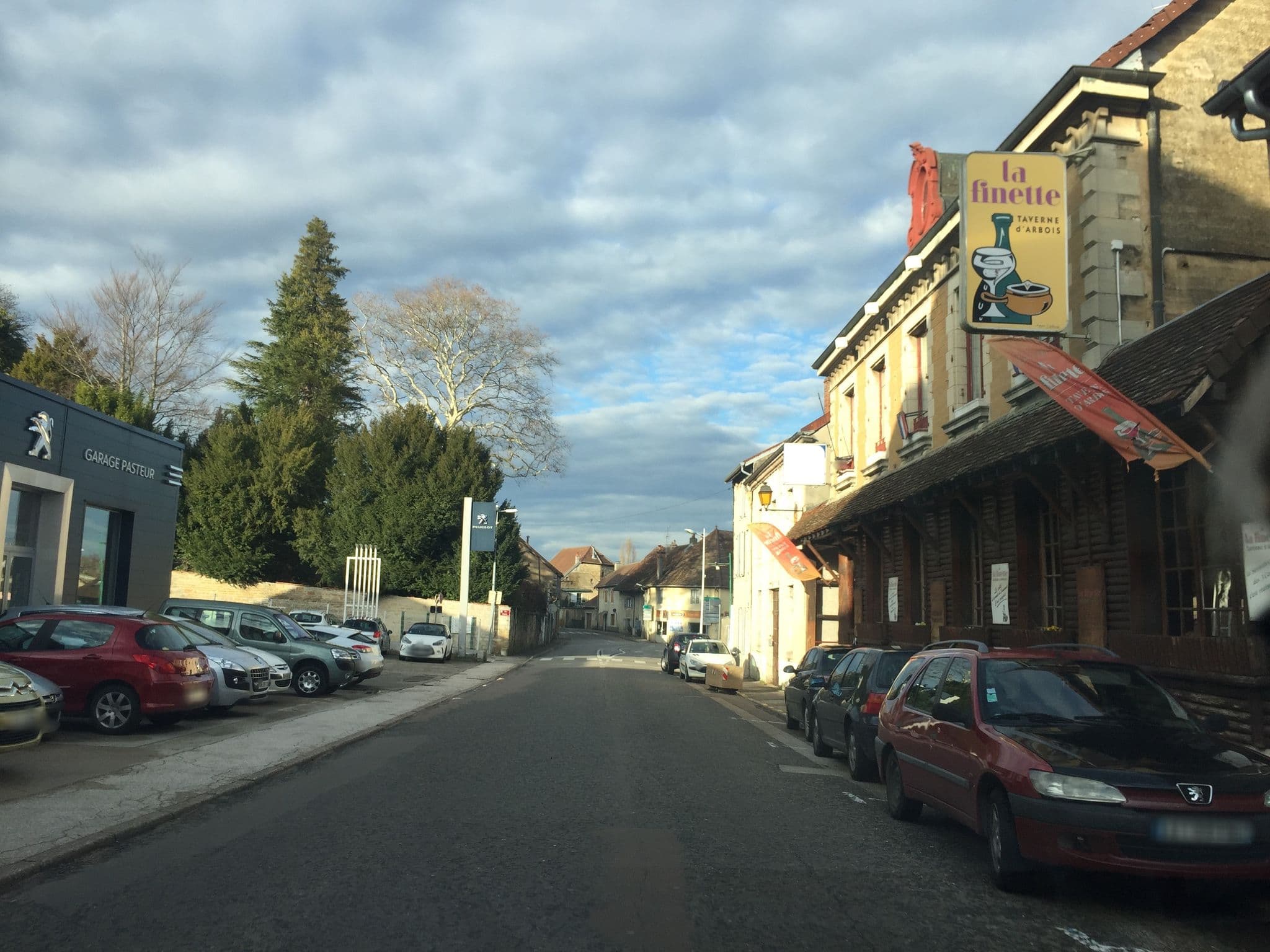 Street view near Les Caudalies, Arbois — © thepriben (CC BY-SA · Mapillary)