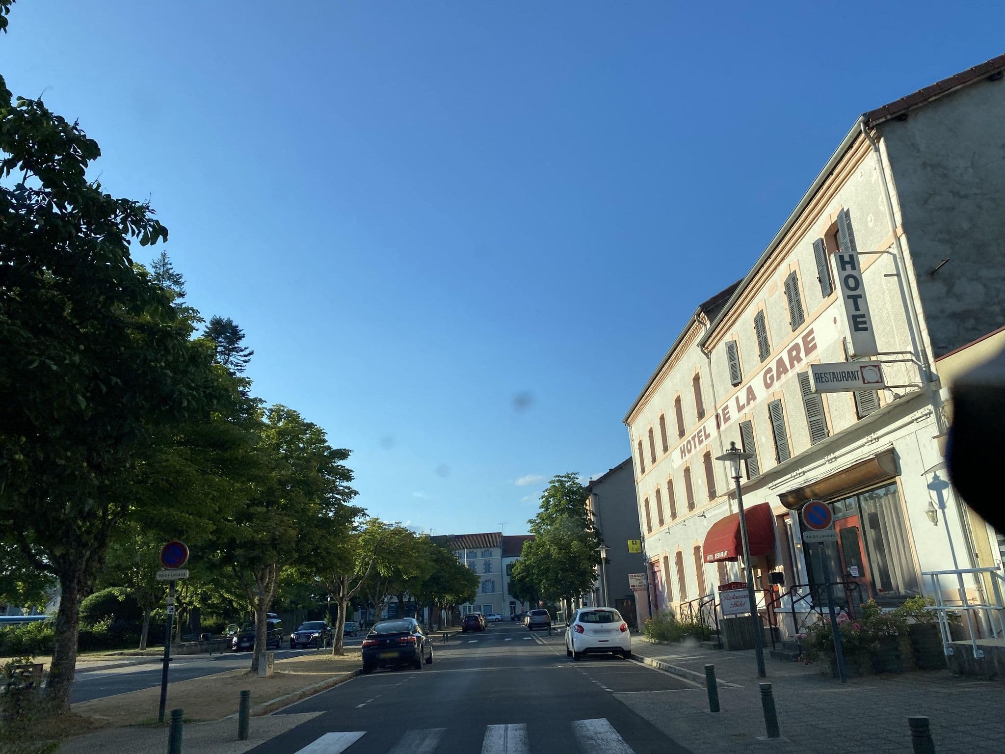 Street view near Hôtel de la Gare, Ambert — © fpm (CC BY-SA · Mapillary)