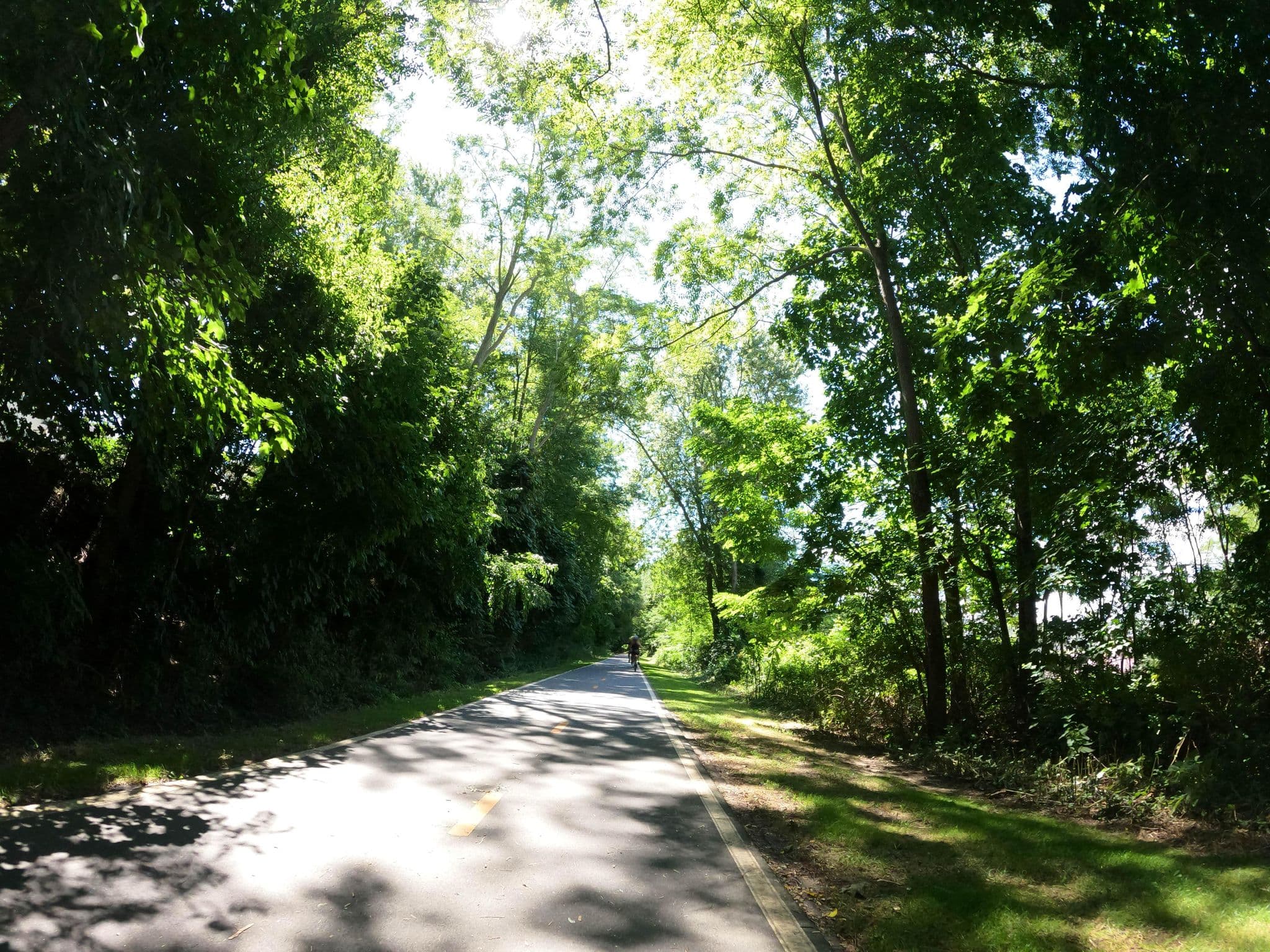 Street view near Candlewick Inn, Barrington — © roadgeek_md99 (CC BY-SA · Mapillary)