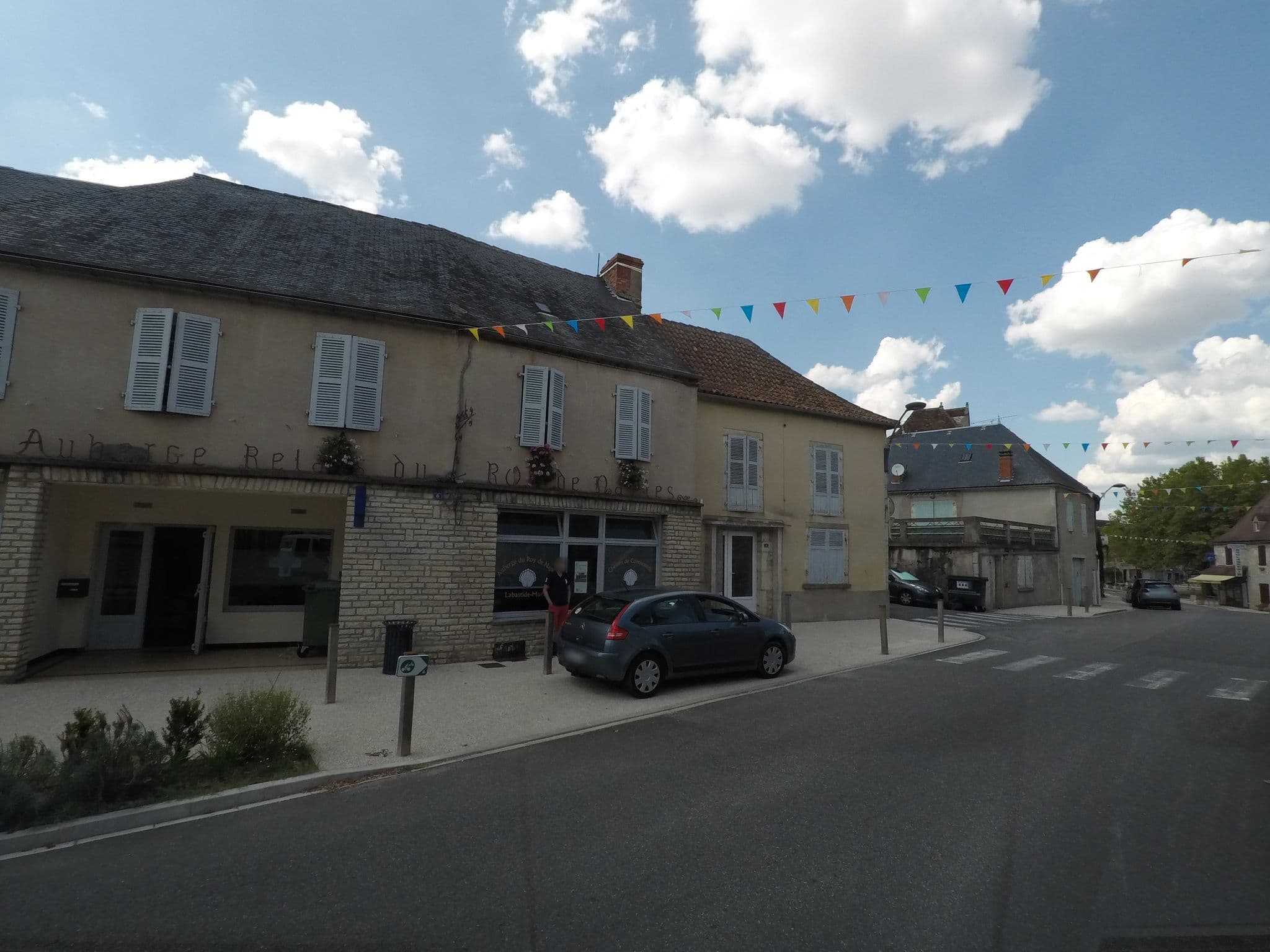 Street view near Gîte d'étape municipal - Auberge du Roy de Naples, Le Vigan-en-Quercy — © yaron (CC BY-SA · Mapillary)