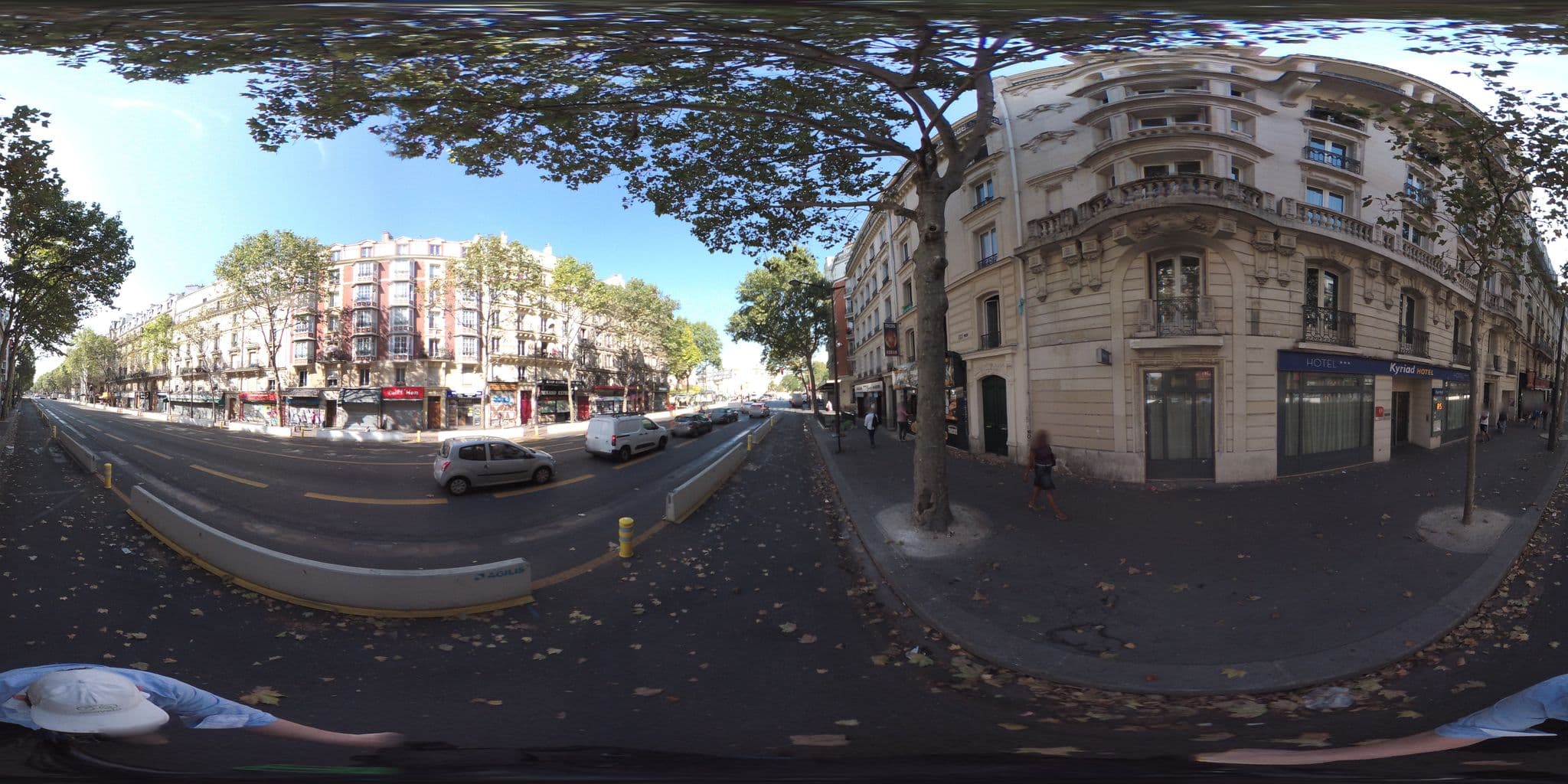 Street view near Hôtel Kyriad, Paris 18 Buttes-Montmartre — © geovelo (CC BY-SA · Mapillary)