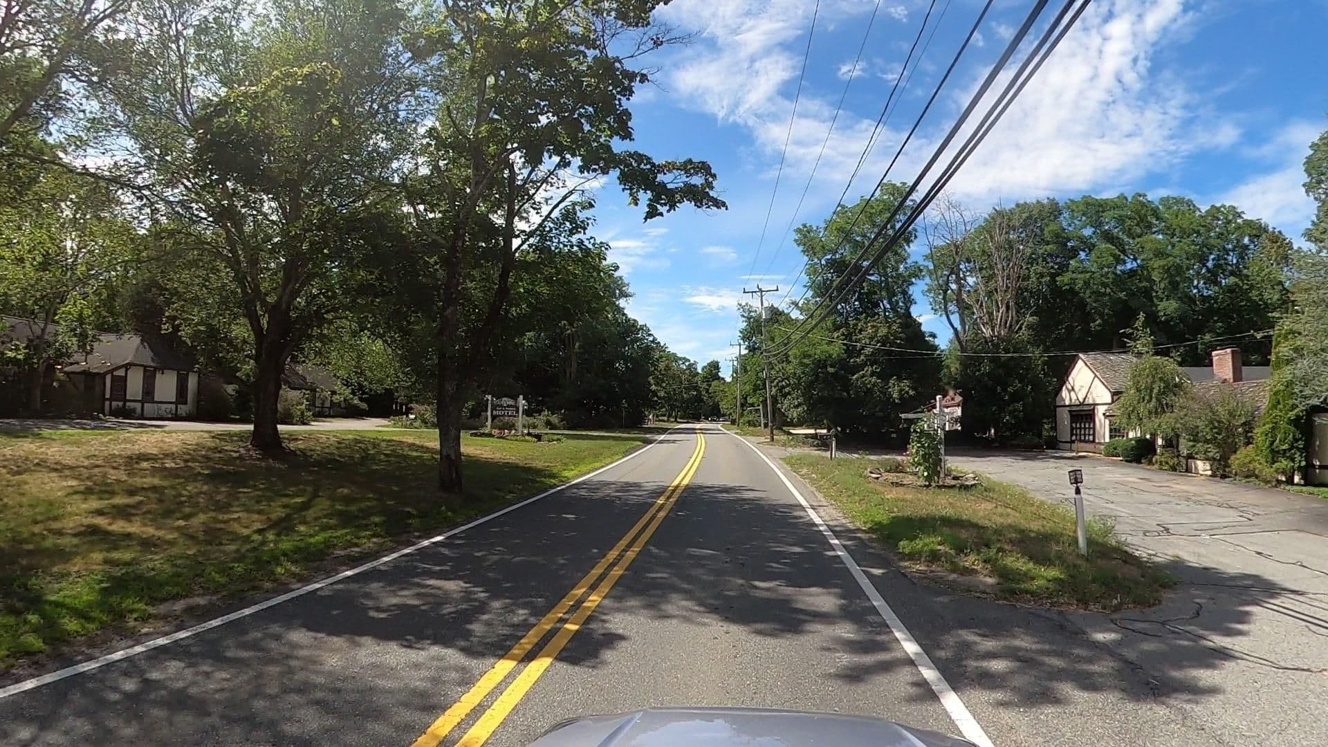 Street view near The Earl Of Sandwich Motel, East Sandwich — © mapillary01730 (CC BY-SA · Mapillary)