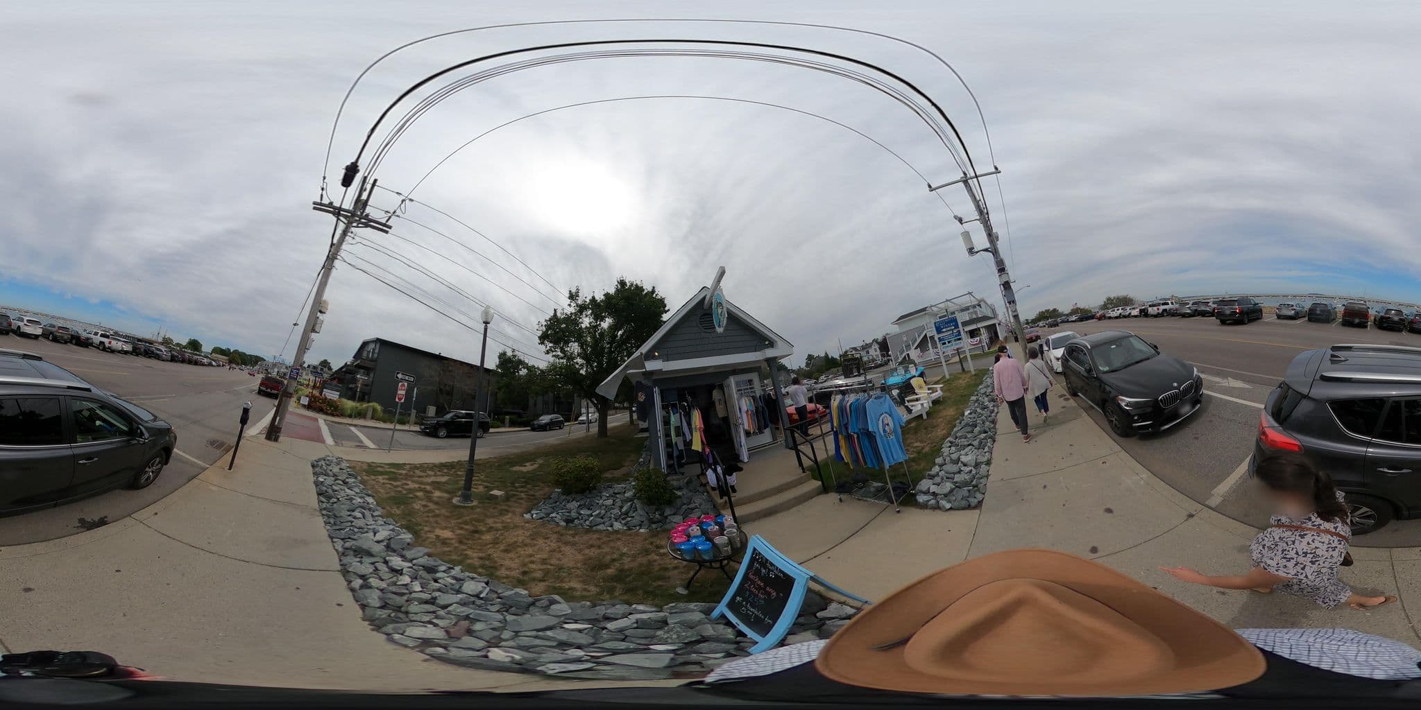 Street view near Governor Bradford Inn, North Plymouth — © thompsondt (CC BY-SA · Mapillary)