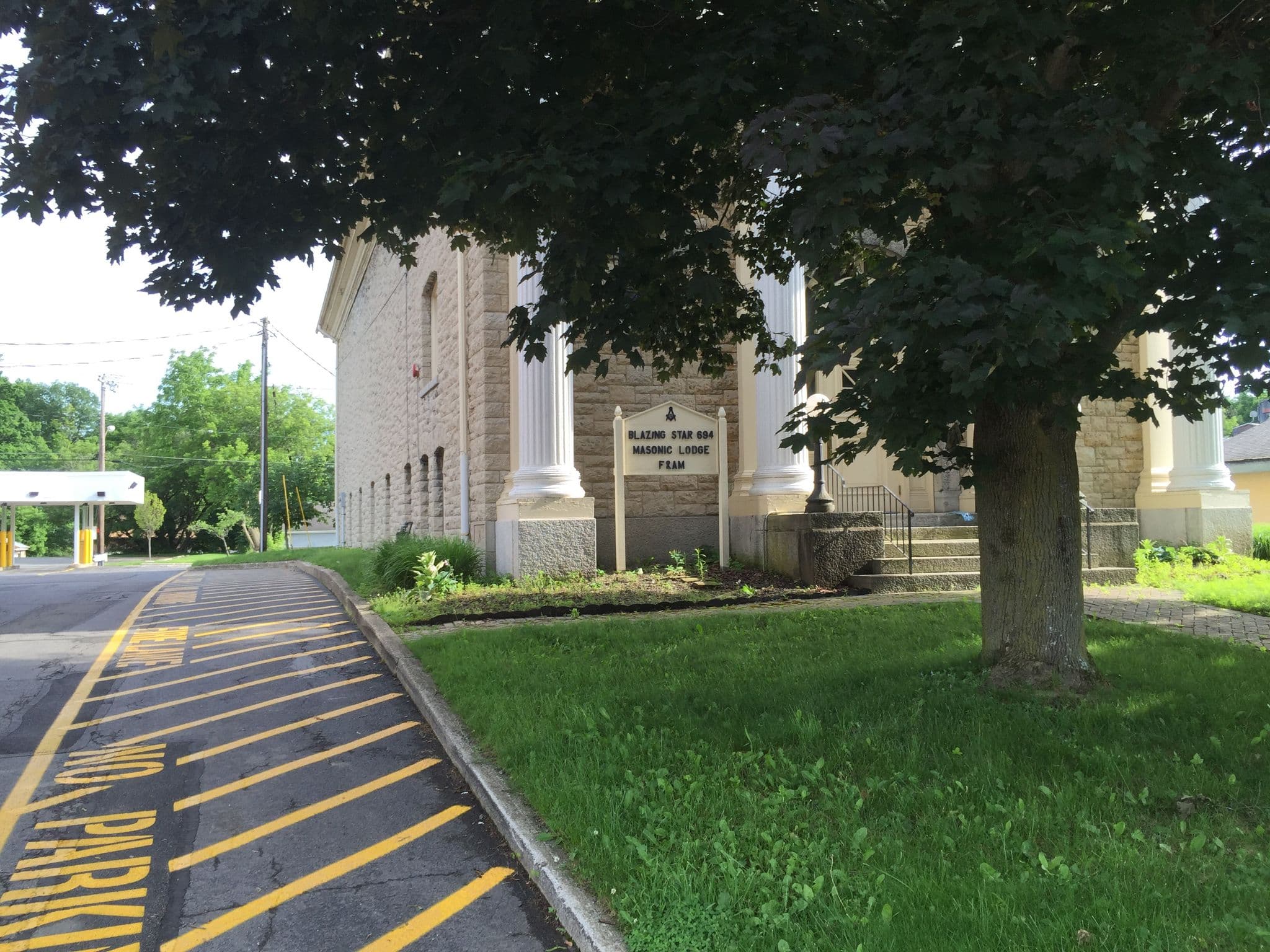 Street view near The Bank of East Aurora, East Aurora — © mpmckenna8 (CC BY-SA · Mapillary)