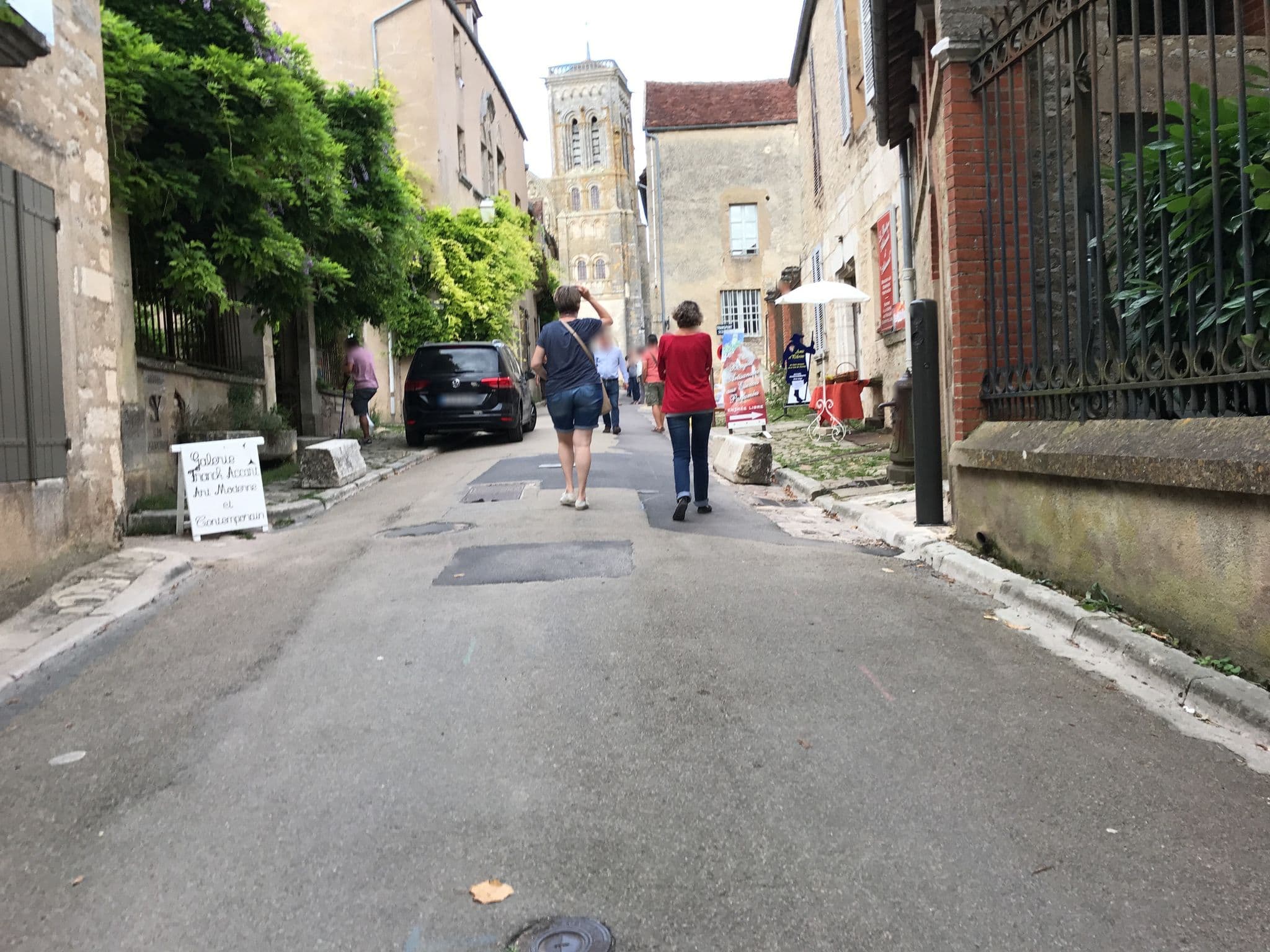 Street view near Les Glycines, Avallon — © thepriben (CC BY-SA · Mapillary)