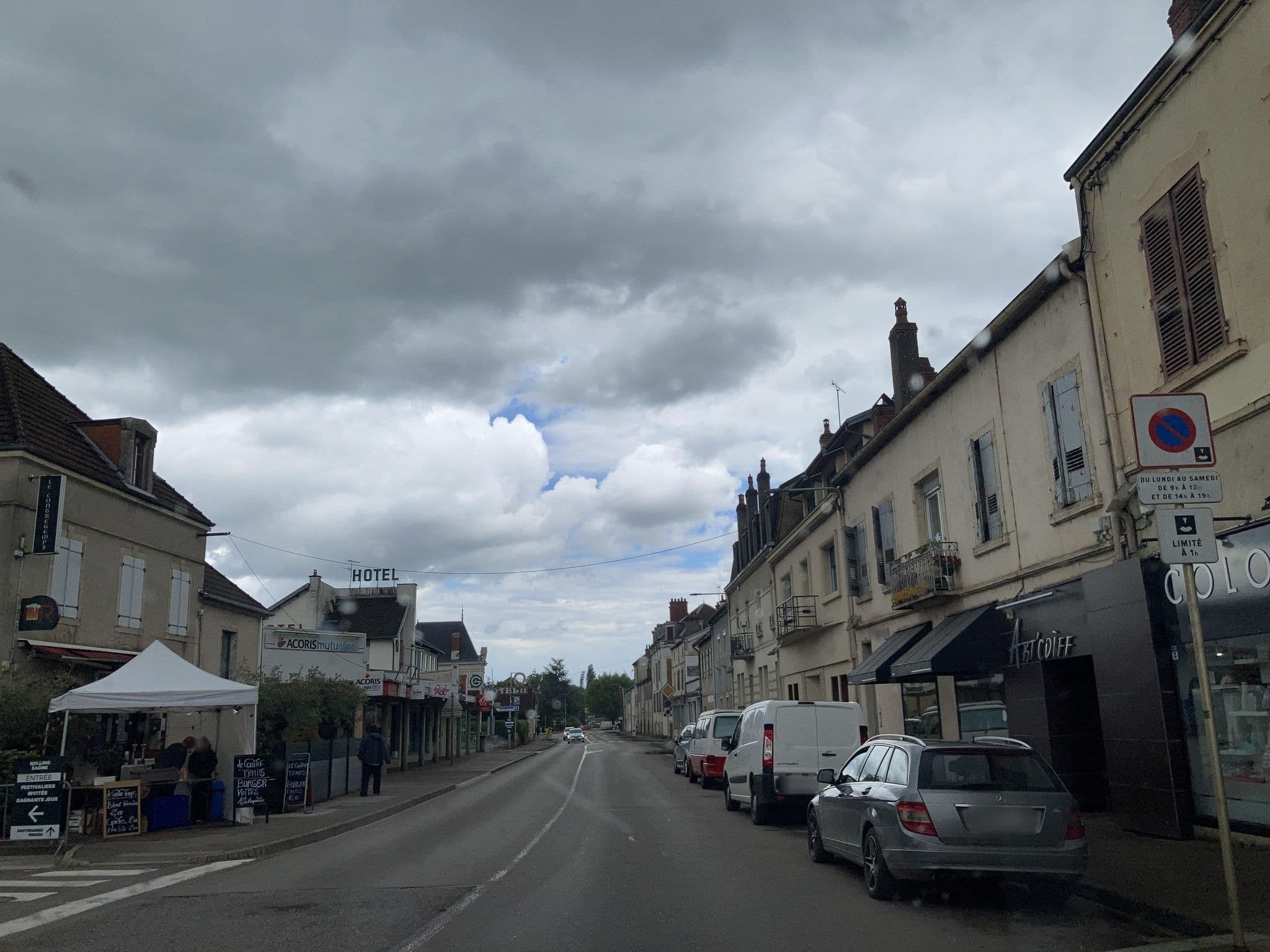Street view near Au Mastroquet, Gray — © tasmaniadevil (CC BY-SA · Mapillary)