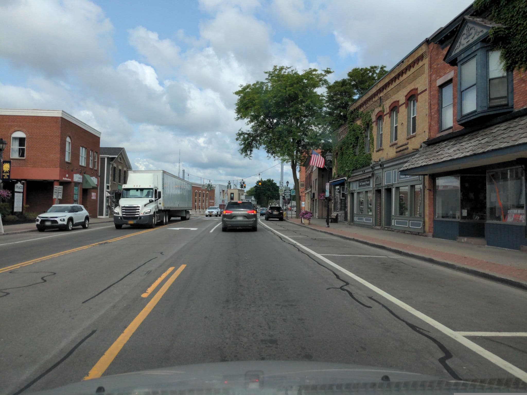 Street view near Gatherings, Victor — © cairo (CC BY-SA · Mapillary)