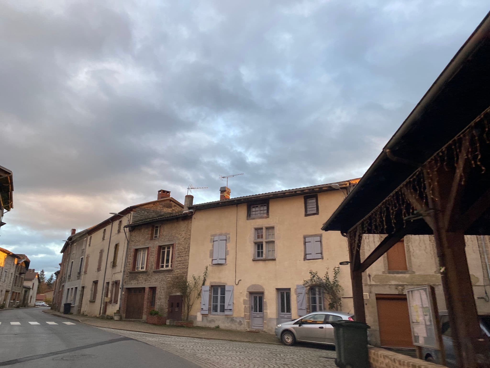 Street view near La paresse en douce, Cunlhat — © fpm (CC BY-SA · Mapillary)