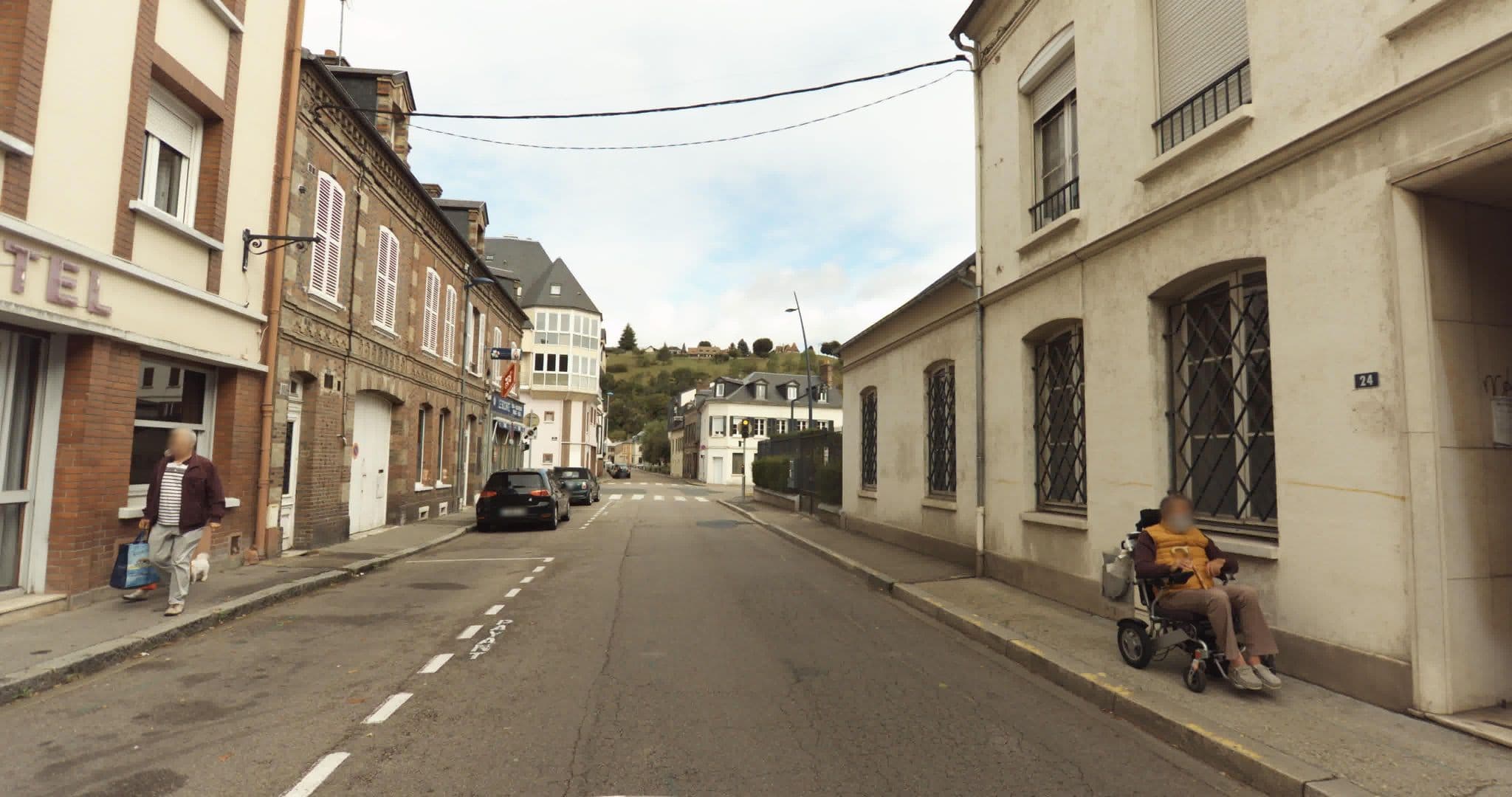 Street view near Hôtel de l'Orme, Évreux — © sogefi (CC BY-SA · Mapillary)