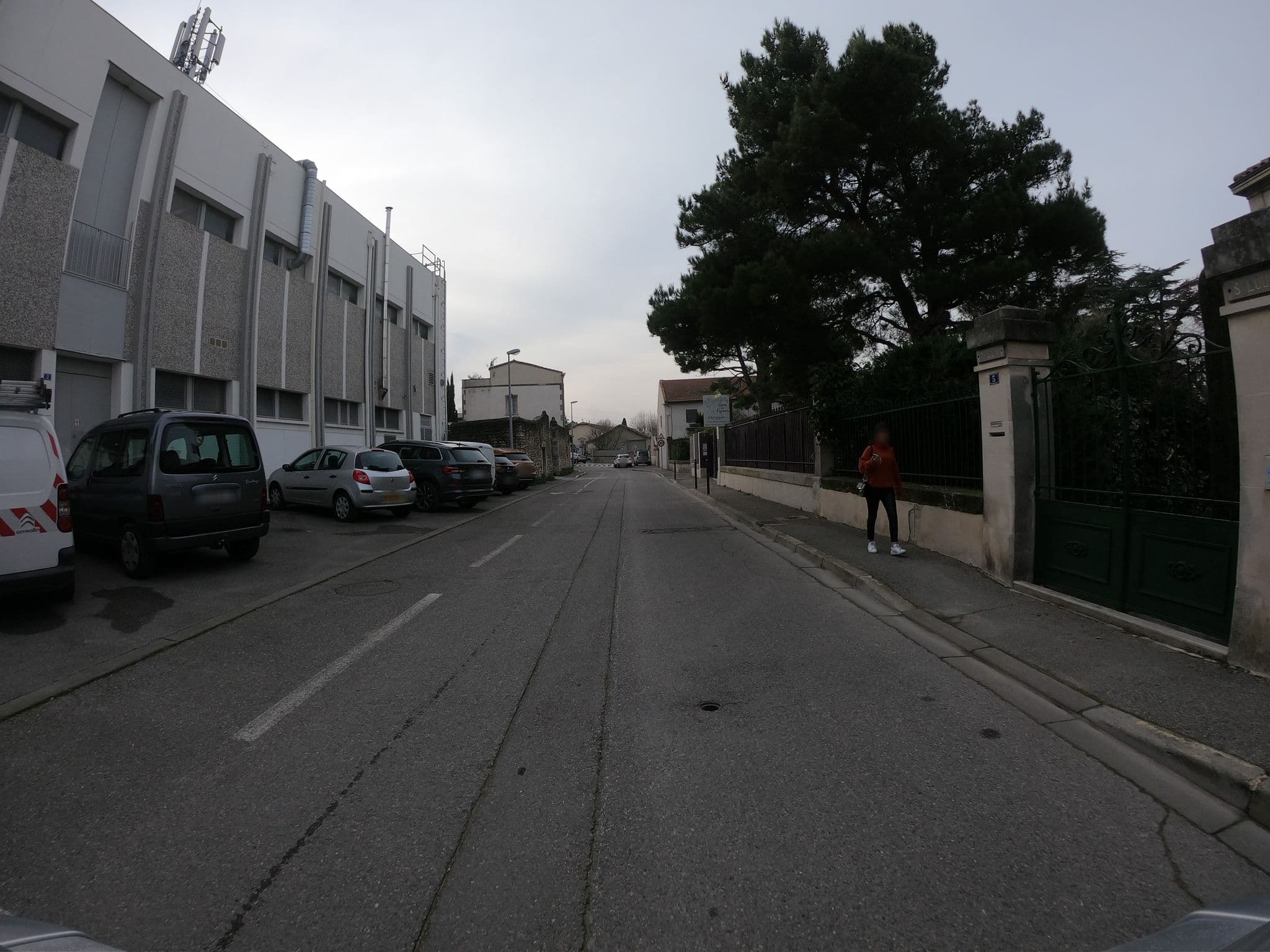 Street view near Sous les figuiers, Saint-Rémy-de-Provence — © joostjakob (CC BY-SA · Mapillary)