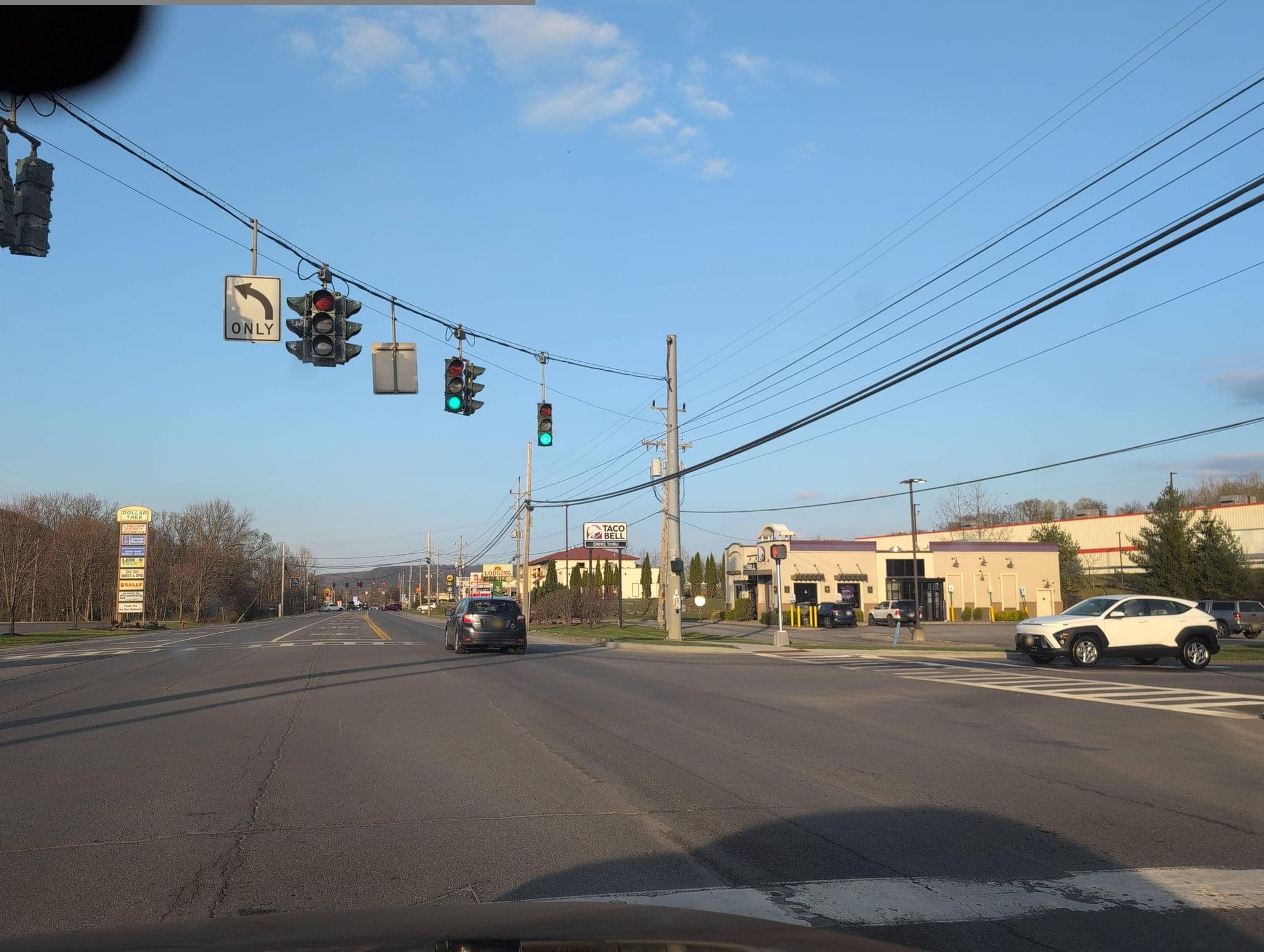 Street view near Christopher's Restaurant & Country Lodge, Oneonta — © alrekur (CC BY-SA · Mapillary)