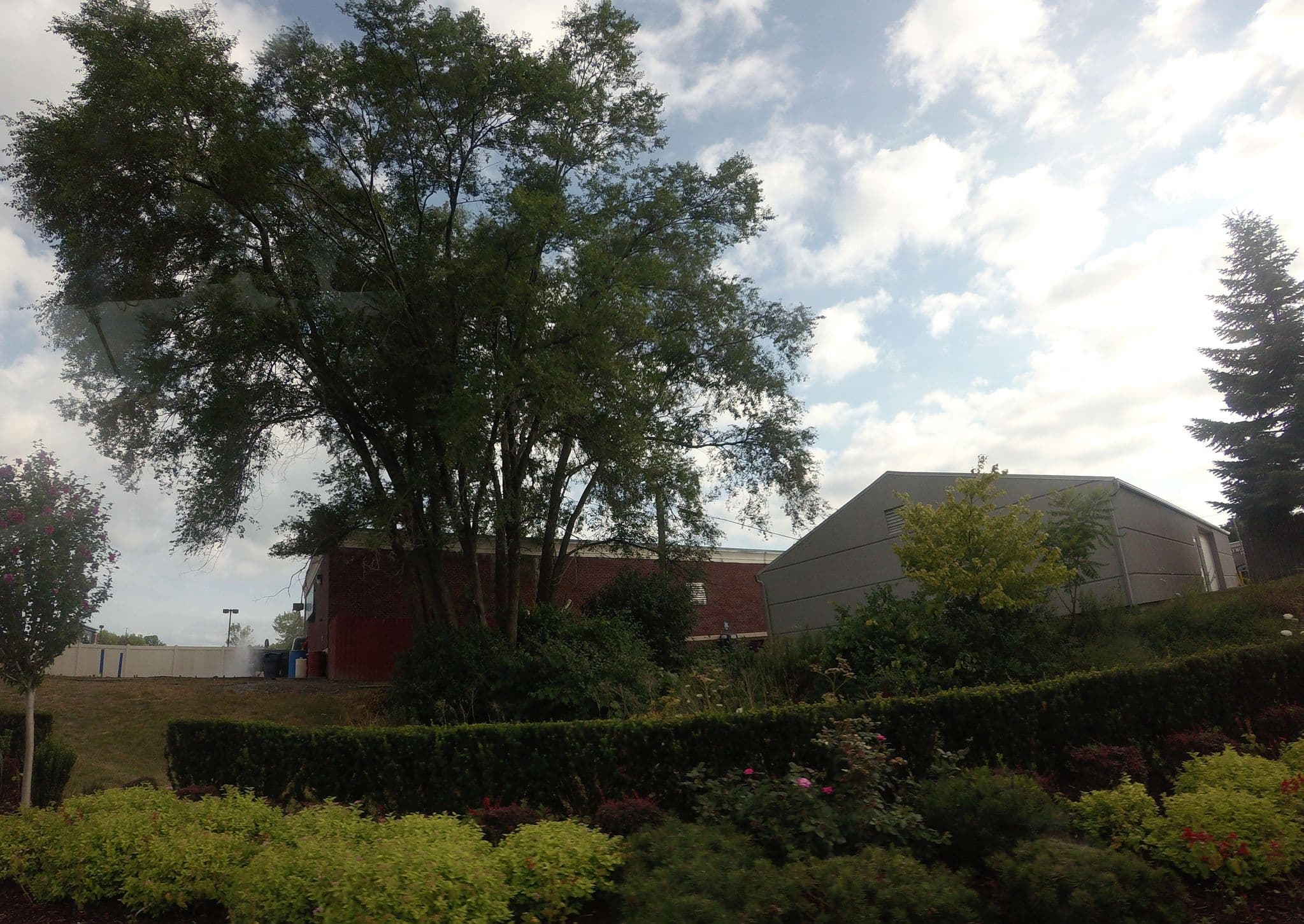 Street view near Owego Treadway Inn, East Syracuse — © dthg (CC BY-SA · Mapillary)