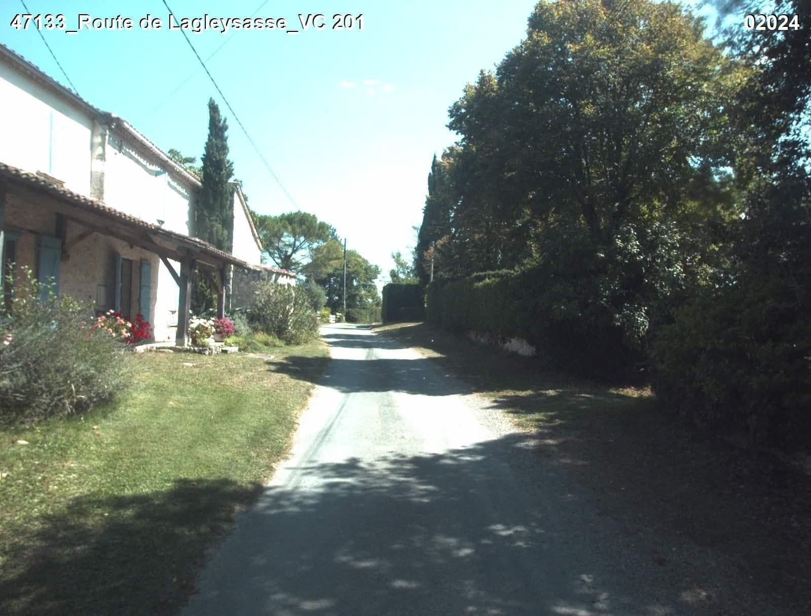 Street view near Guiron d'Arnaud, Laplume — © sogefi (CC BY-SA · Mapillary)