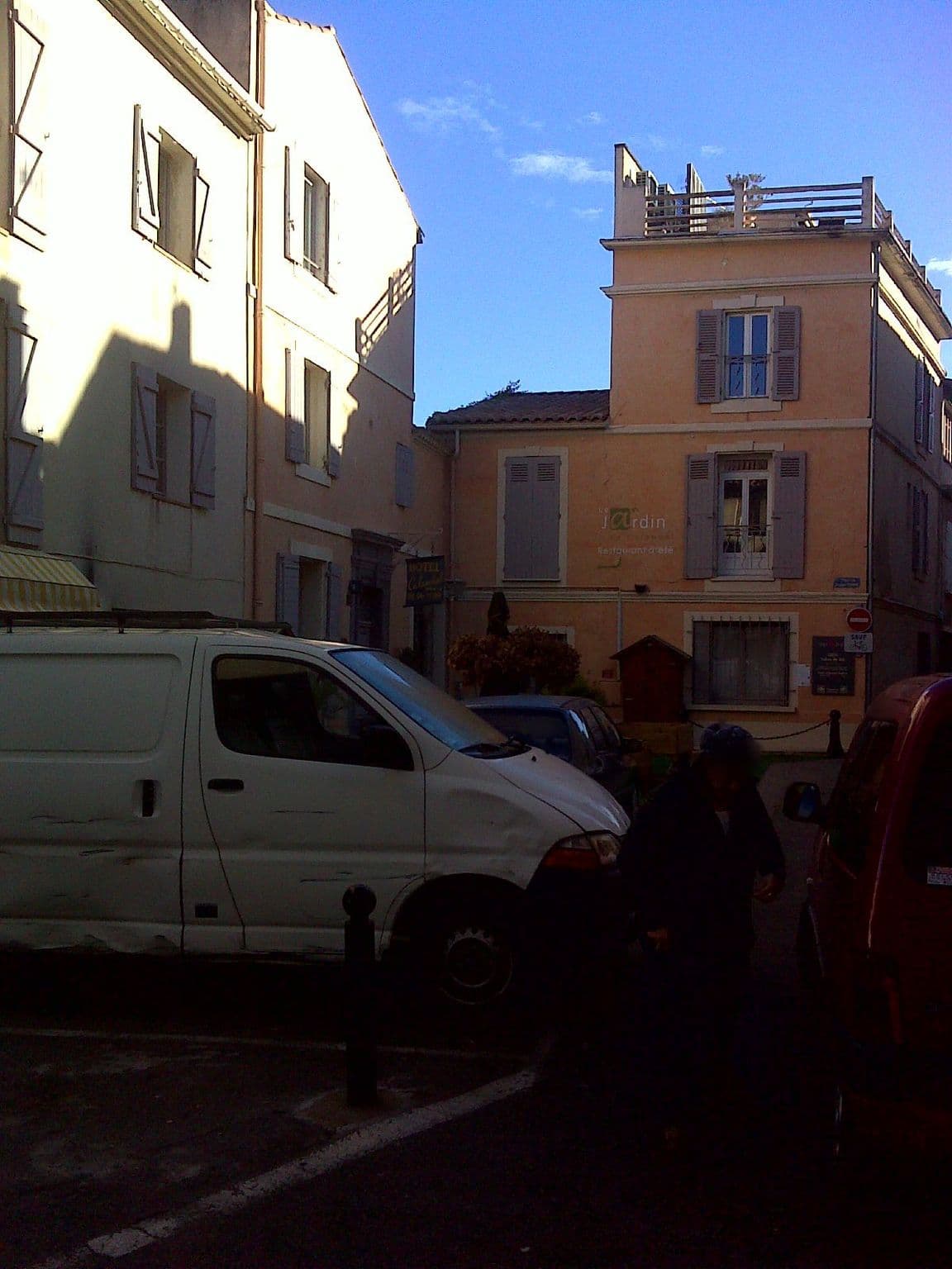 Street view near La Maison du Pélerin et du voyageur, Arles — © bernardvoyageur (CC BY-SA · Mapillary)
