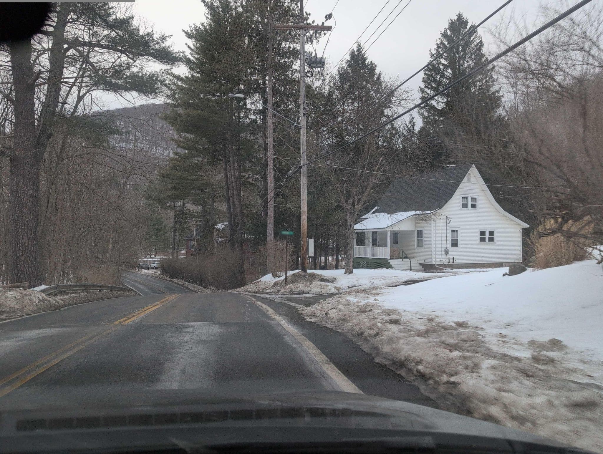 Street view near Streamside Catskill Mountain Retreat, Shokan — © alrekur (CC BY-SA · Mapillary)