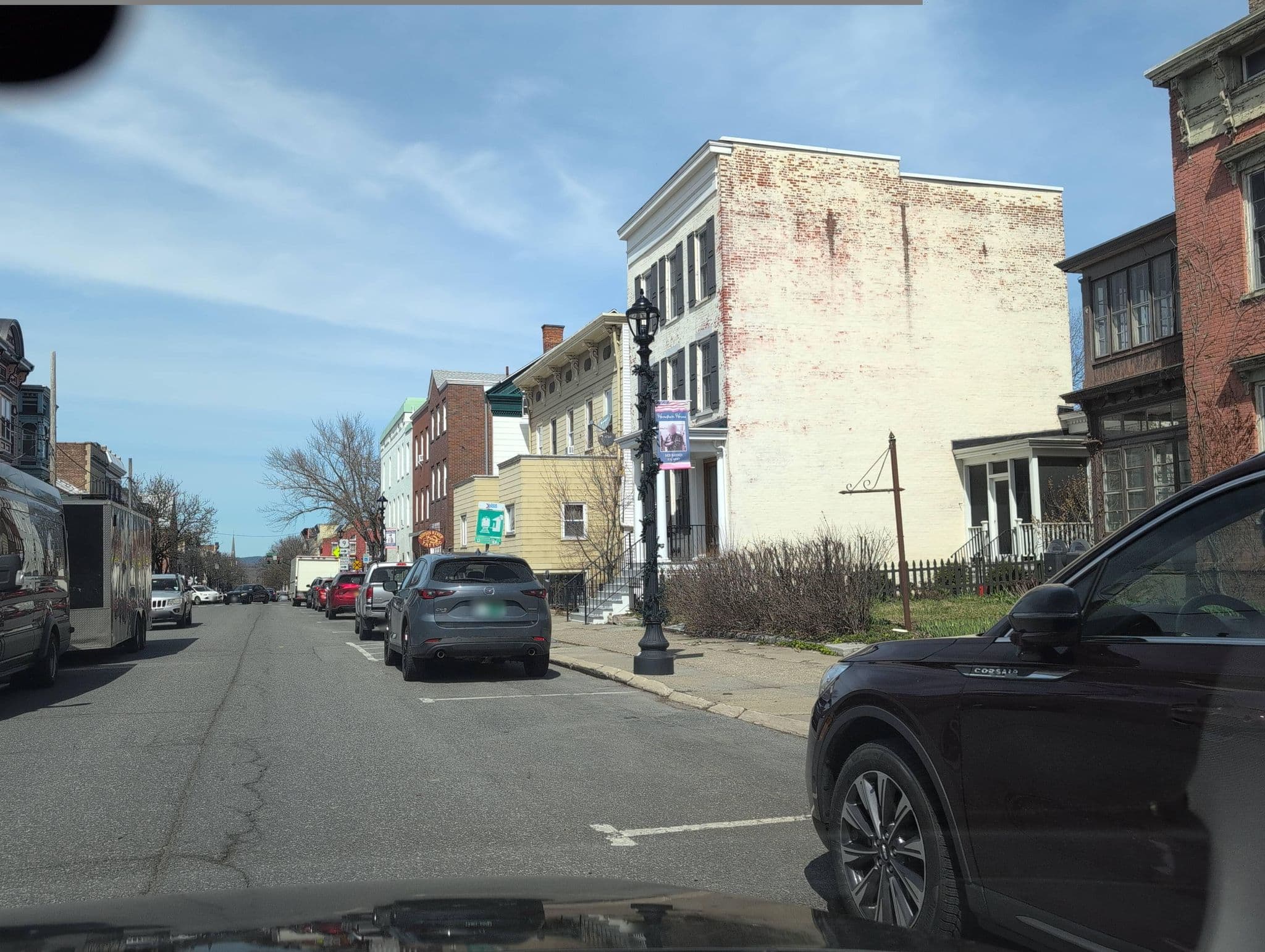 Street view near Warren Inn, Lorenz Park — © alrekur (CC BY-SA · Mapillary)