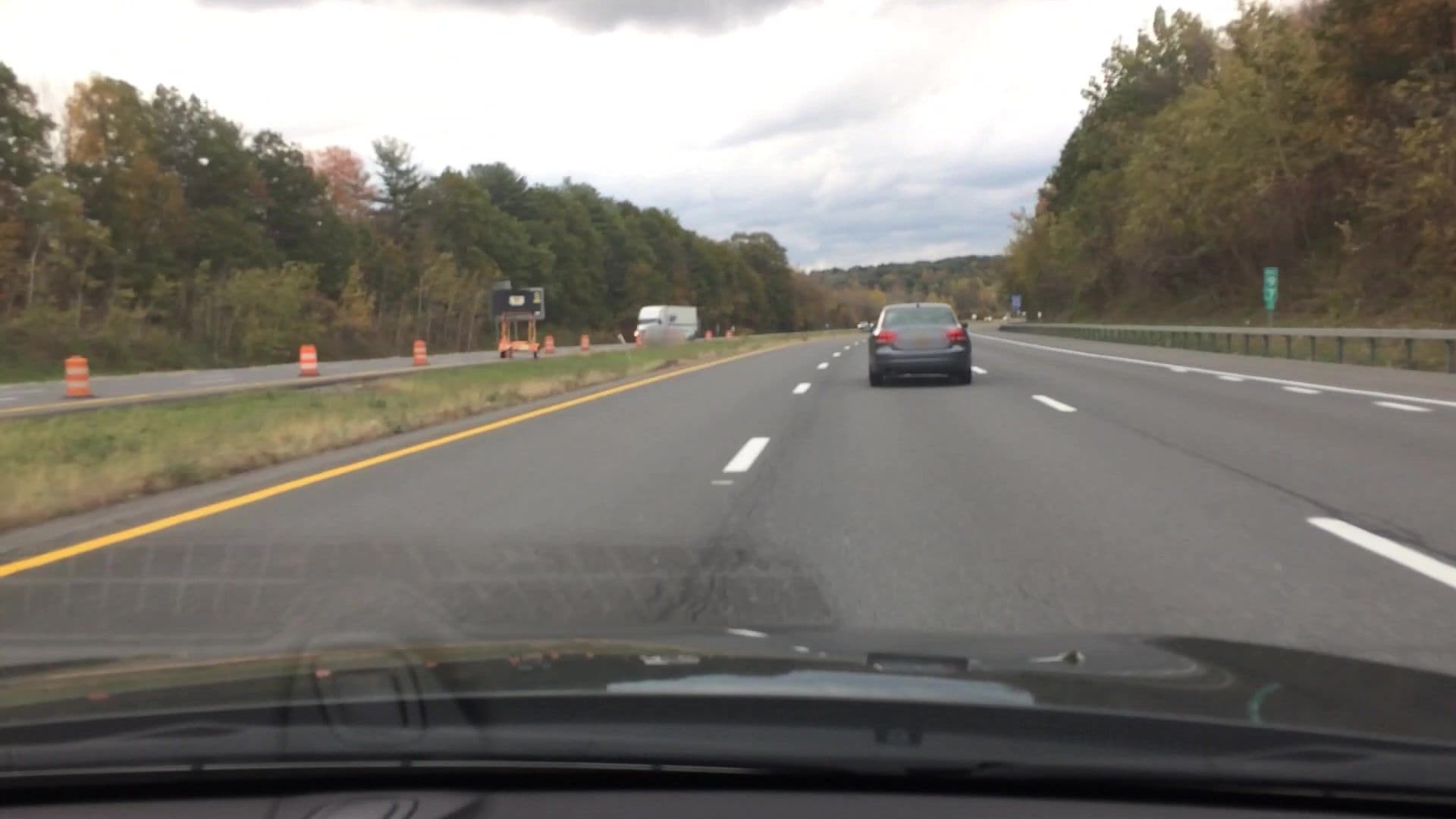 Street view near The Albany Hotel, Hampton Manor — © lvl5 (CC BY-SA · Mapillary)