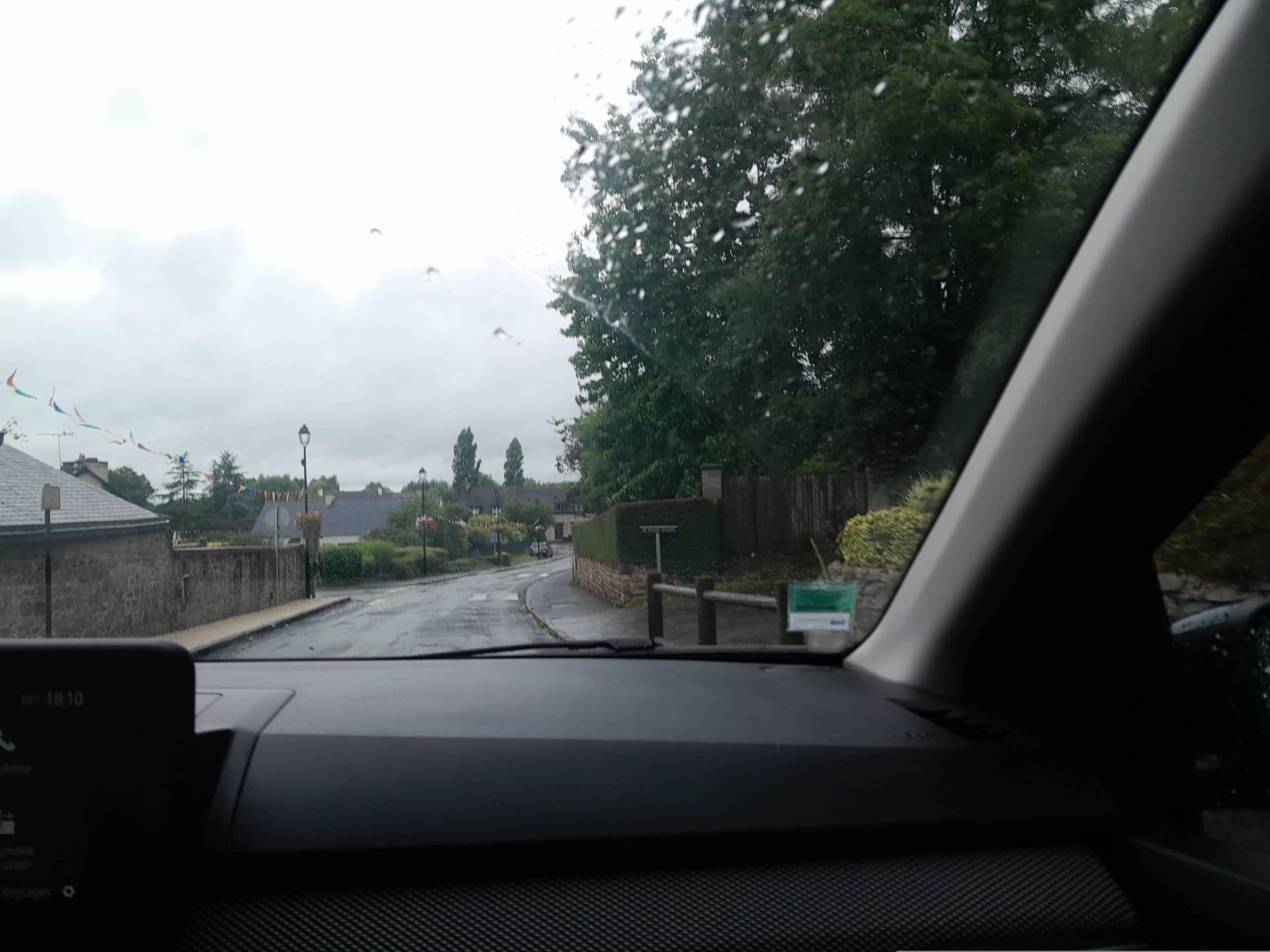 Street view near Château Mont-Dol, Dol-de-Bretagne — © hautetension08 (CC BY-SA · Mapillary)