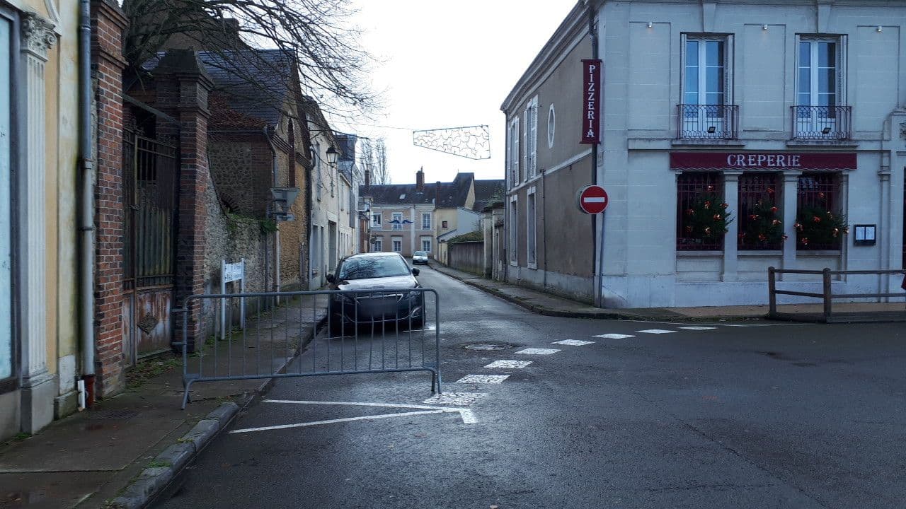 Street view near Hôtel de France, Saint-Calais — © lluc (CC BY-SA · Mapillary)