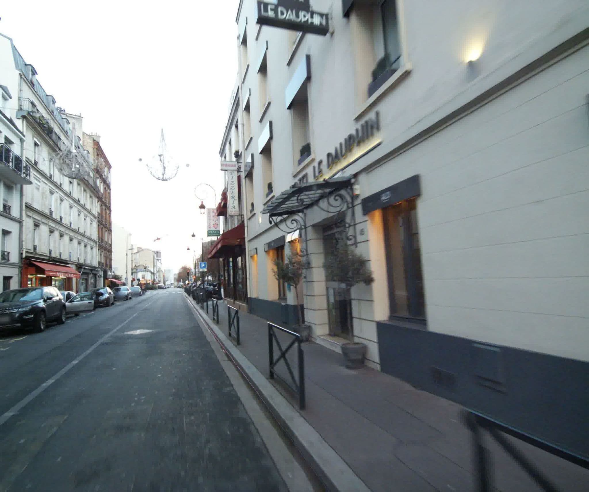 Street view near Le Dauphin, Puteaux — © sogefi (CC BY-SA · Mapillary)
