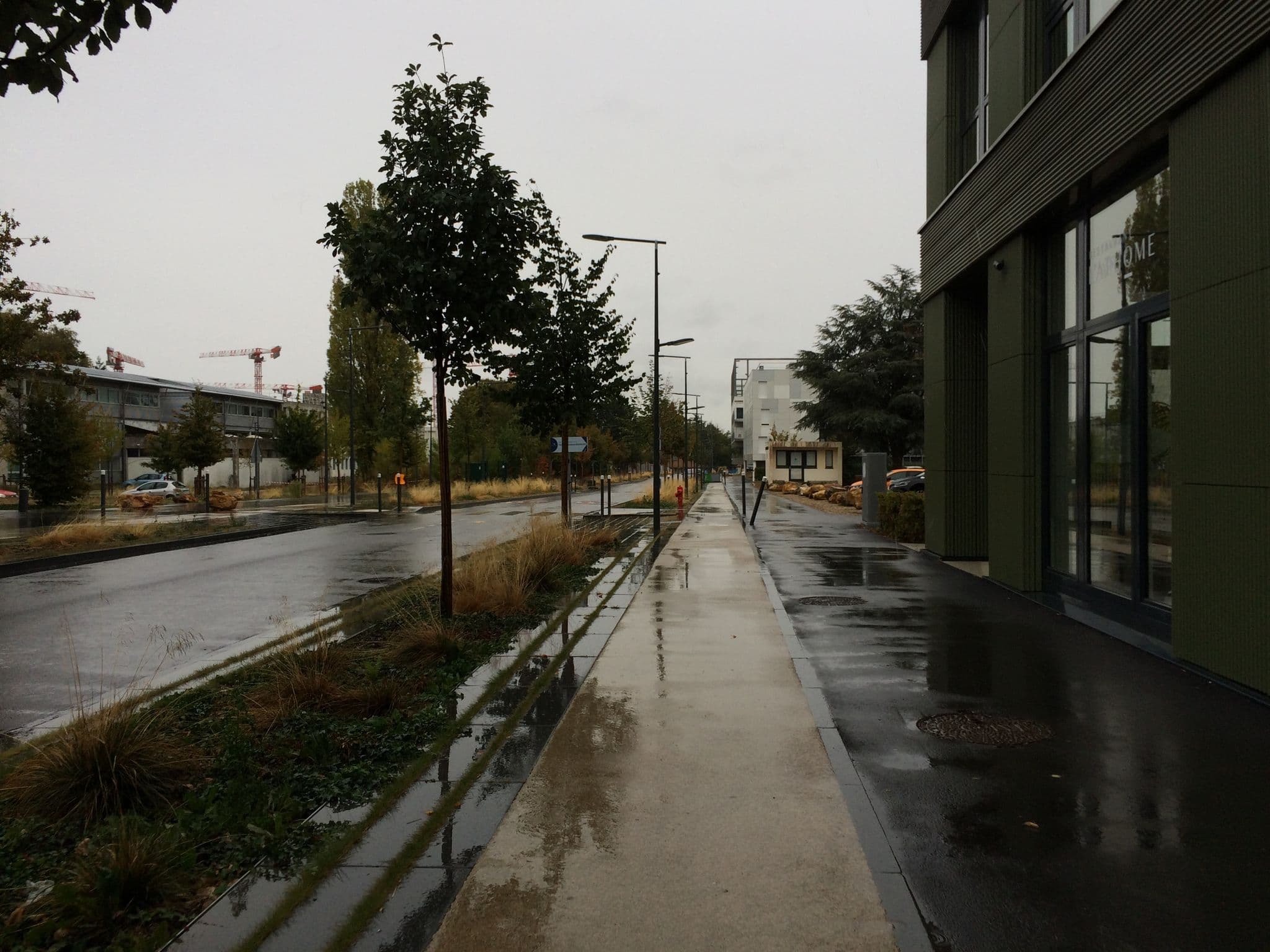 Street view near Campanile, Bures-sur-Yvette — © josmougn (CC BY-SA · Mapillary)
