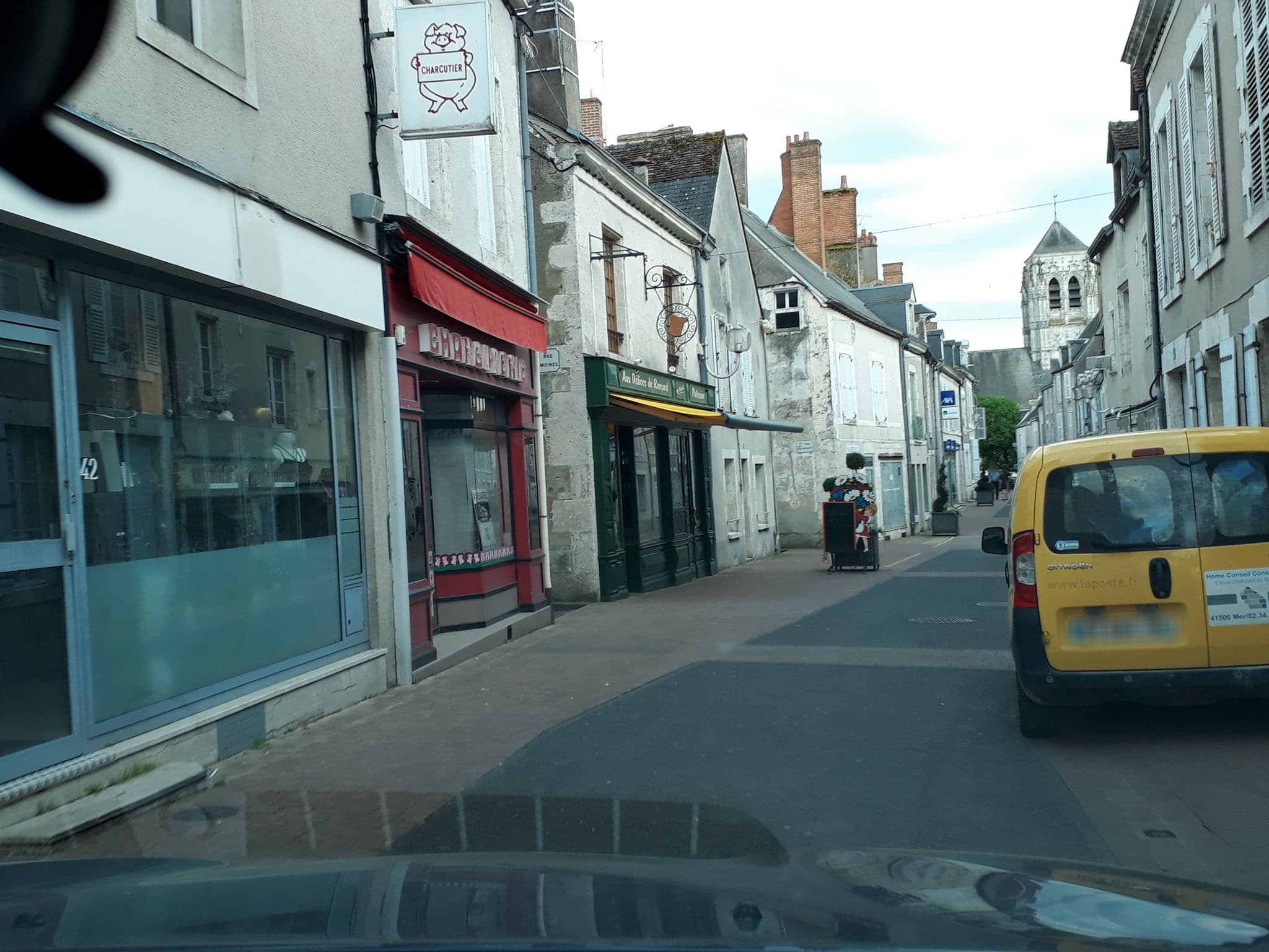 Street view near Felicidade Hostel, Mer — © df45 (CC BY-SA · Mapillary)
