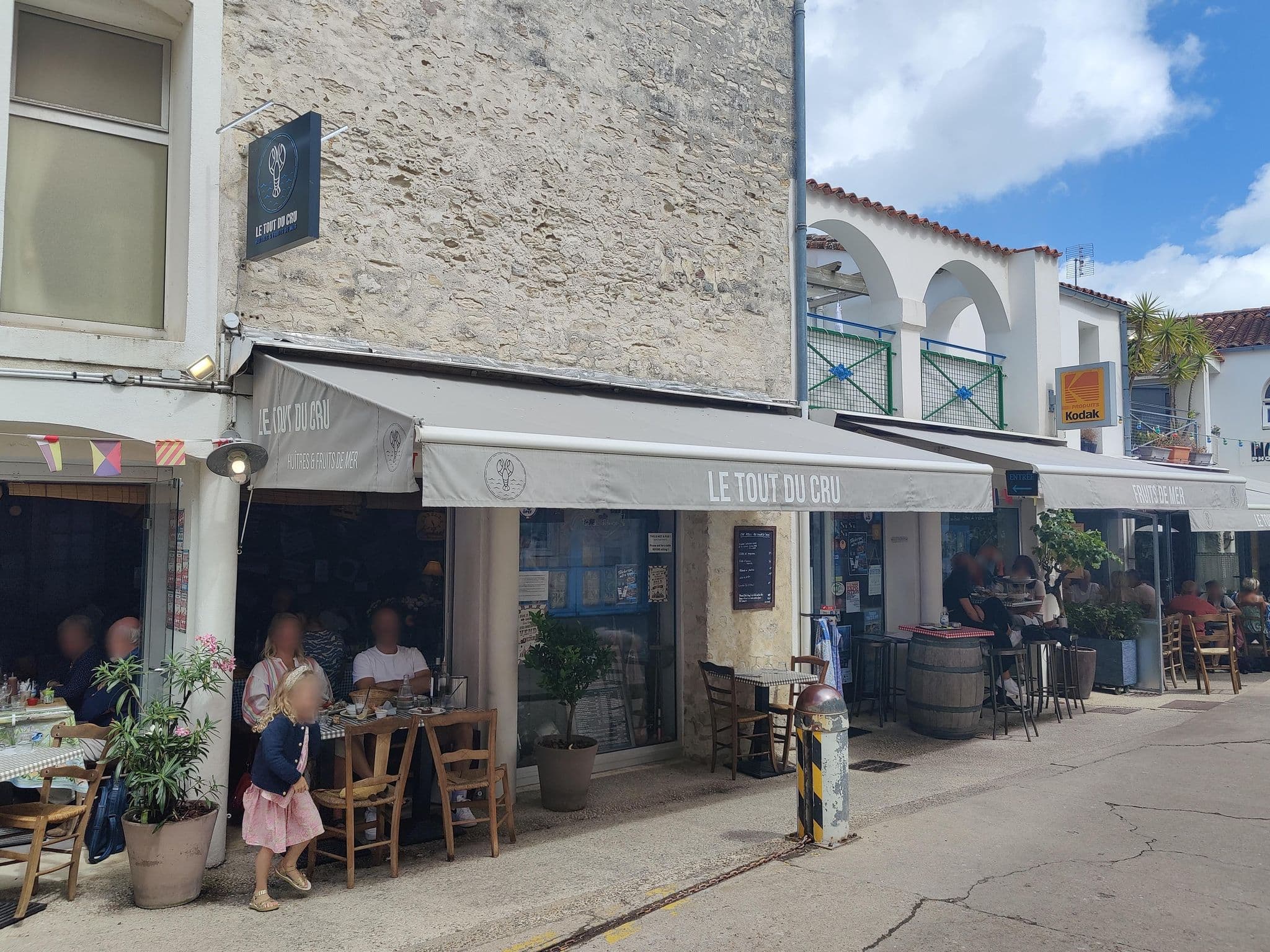 Street view near Hôtel de Toiras, Saint-Martin-de-Ré — © u4y0u (CC BY-SA · Mapillary)