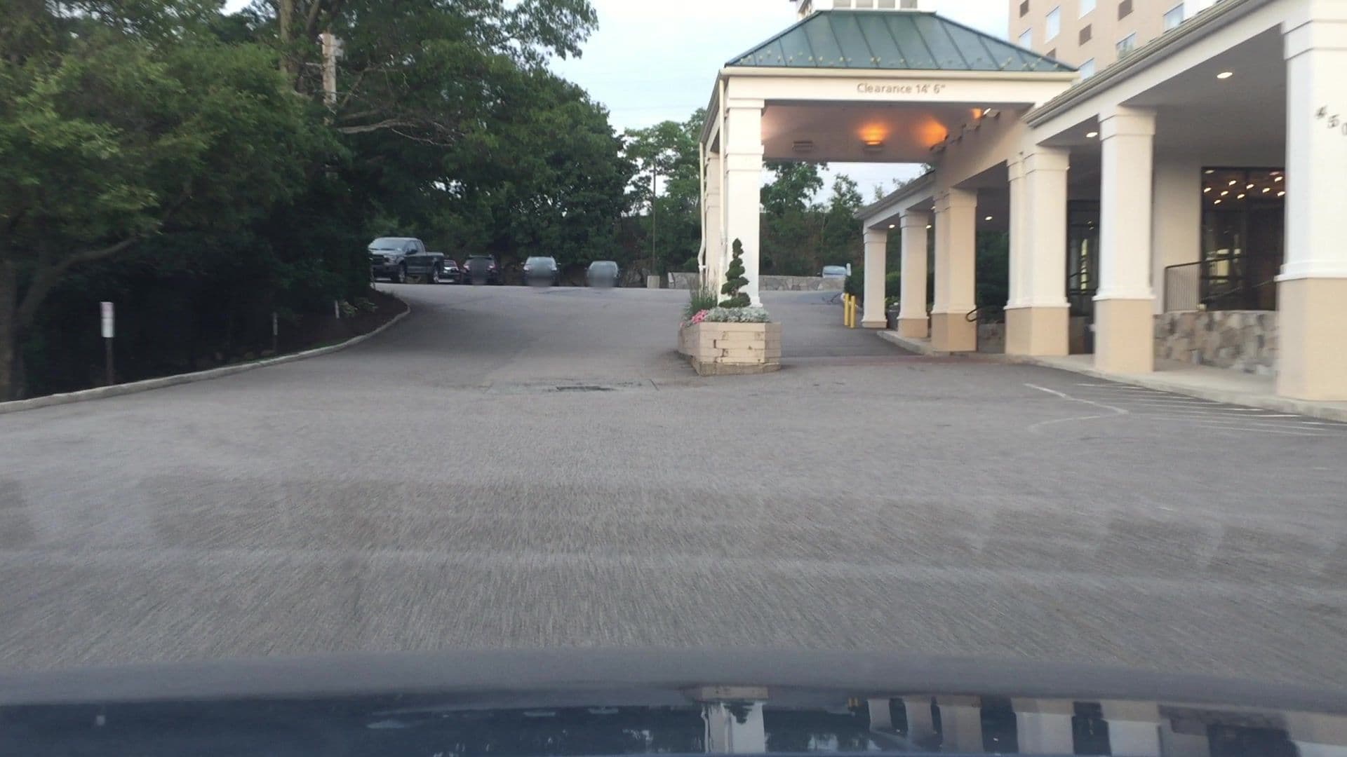 Street view near Hilton Worldwide Holdings, Waltham — © lvl5 (CC BY-SA · Mapillary)