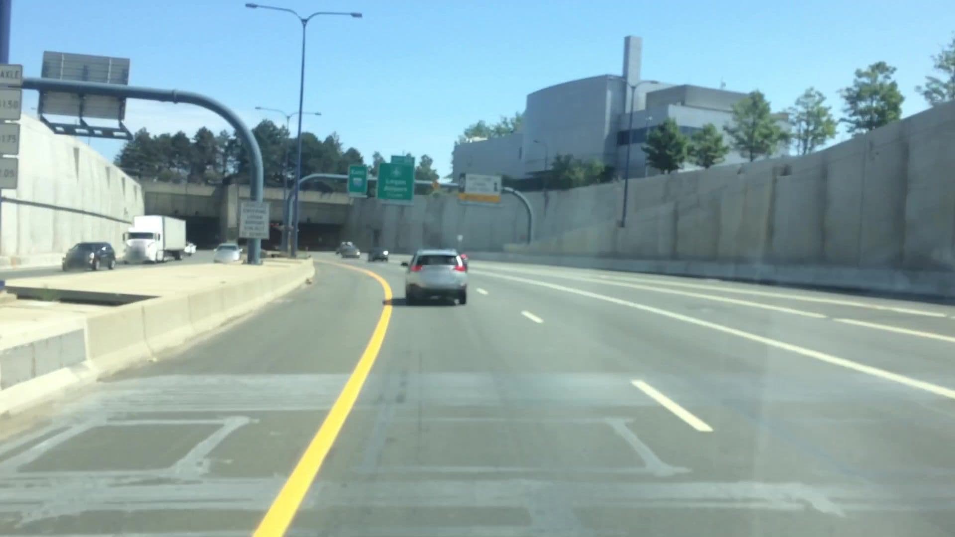 Street view near Da Charleston Express, South Boston — © lvl5 (CC BY-SA · Mapillary)