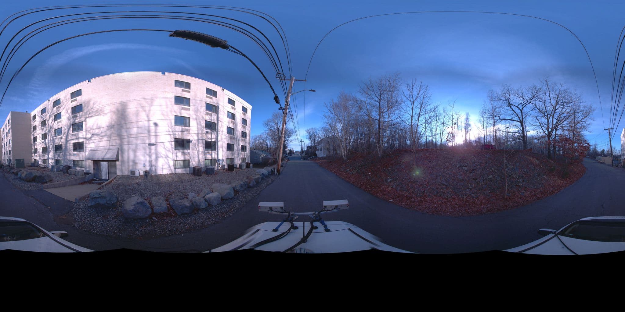 Street view near Quality Inn, Saugus — © msingh (CC BY-SA · Mapillary)