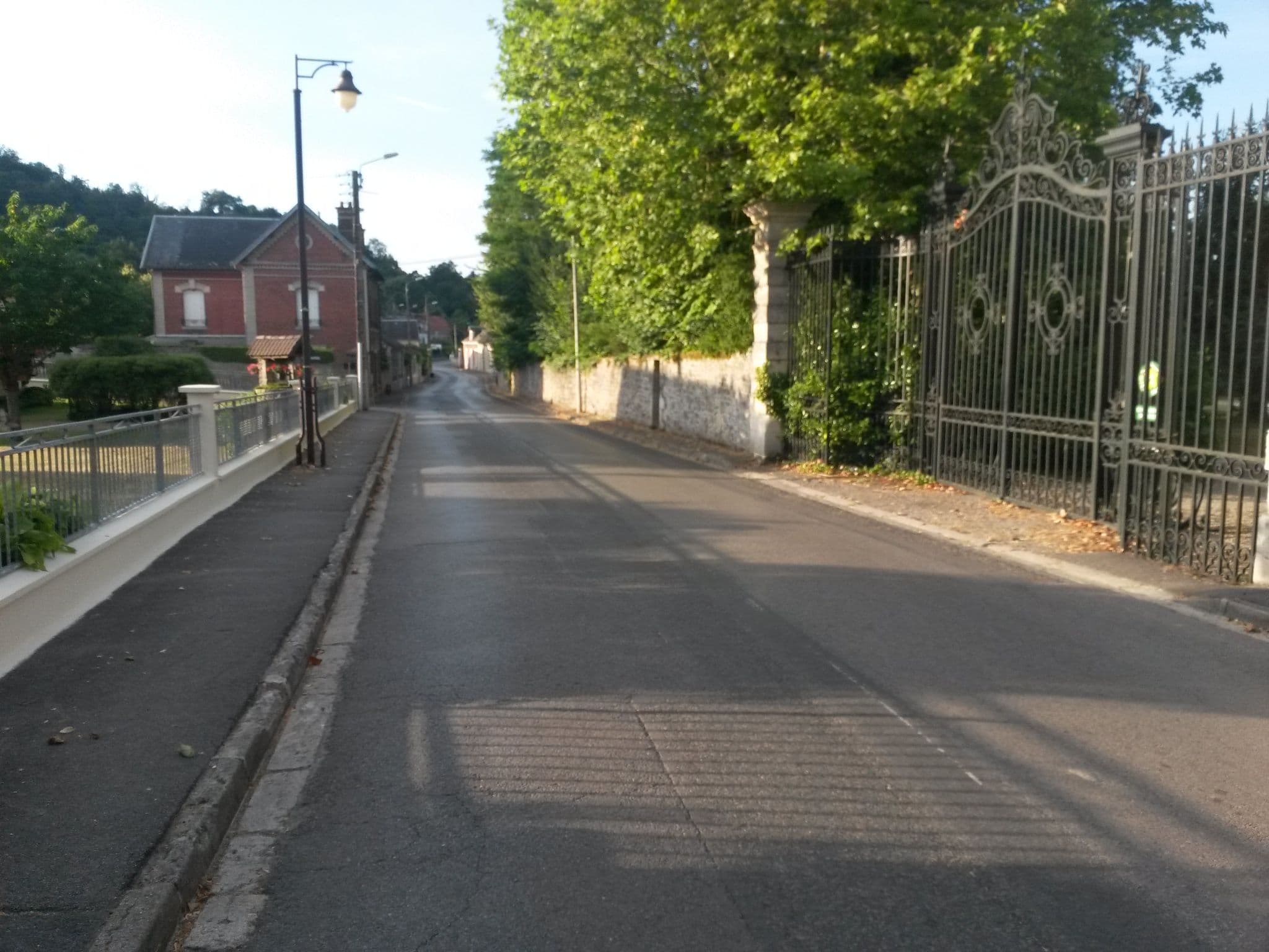 Street view near Les Gites de l'Étang, Laon — © rausk (CC BY-SA · Mapillary)