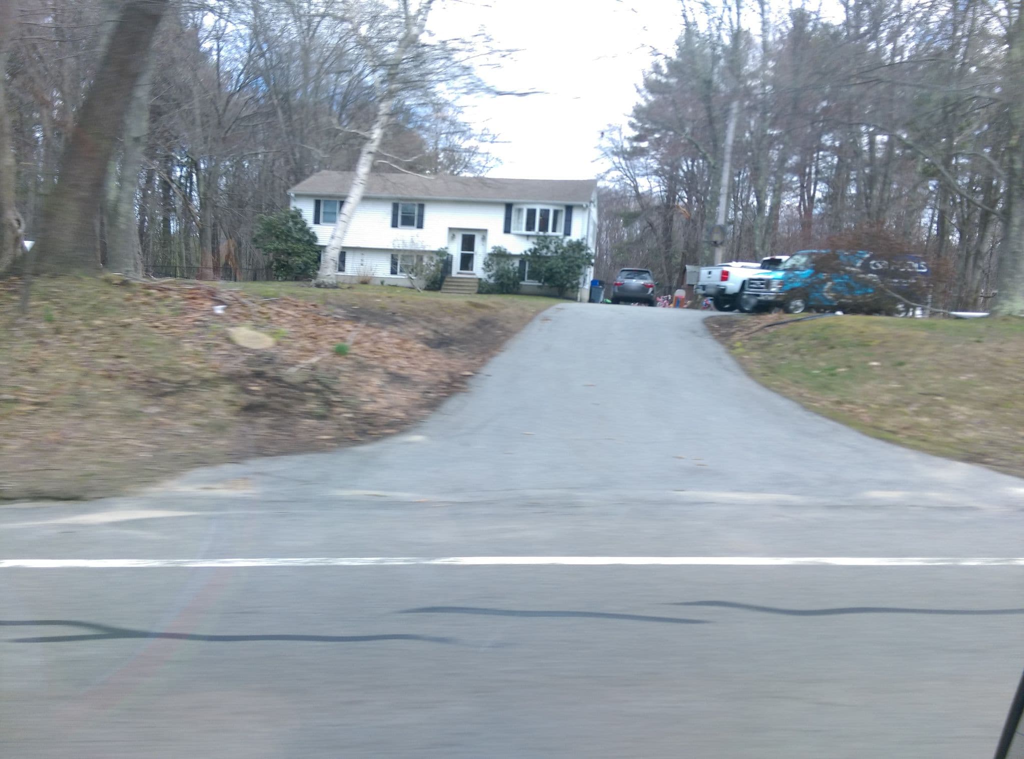 Street view near Hilton's Dunes Motel, Amesbury — © omgitsgela (CC BY-SA · Mapillary)