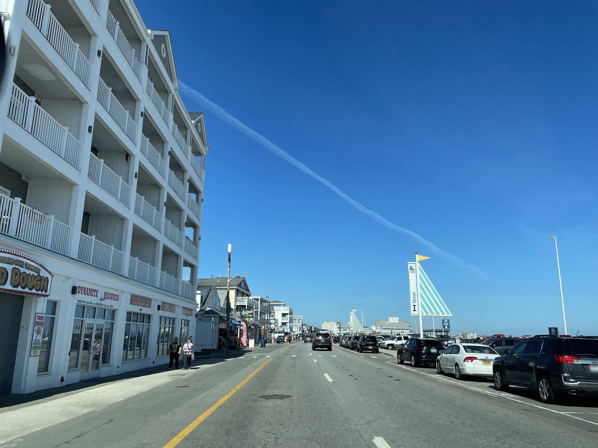 Street view near Ocean's Mist, Hampton Beach — © batterystaple (CC BY-SA · Mapillary)