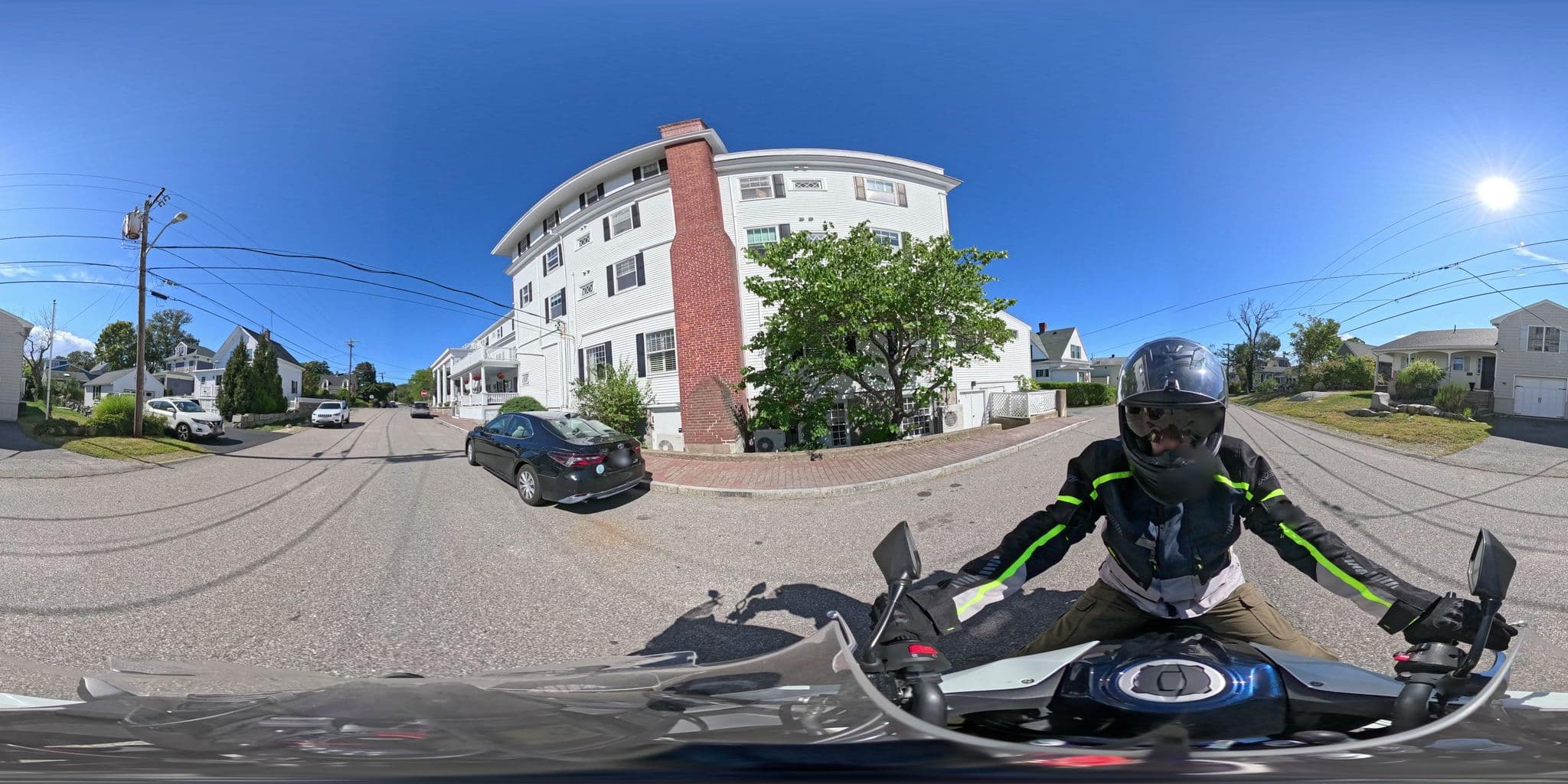 Street view near Emerson Inn by the Sea, Gloucester — © Commonwealth360 (CC BY-SA · Mapillary)