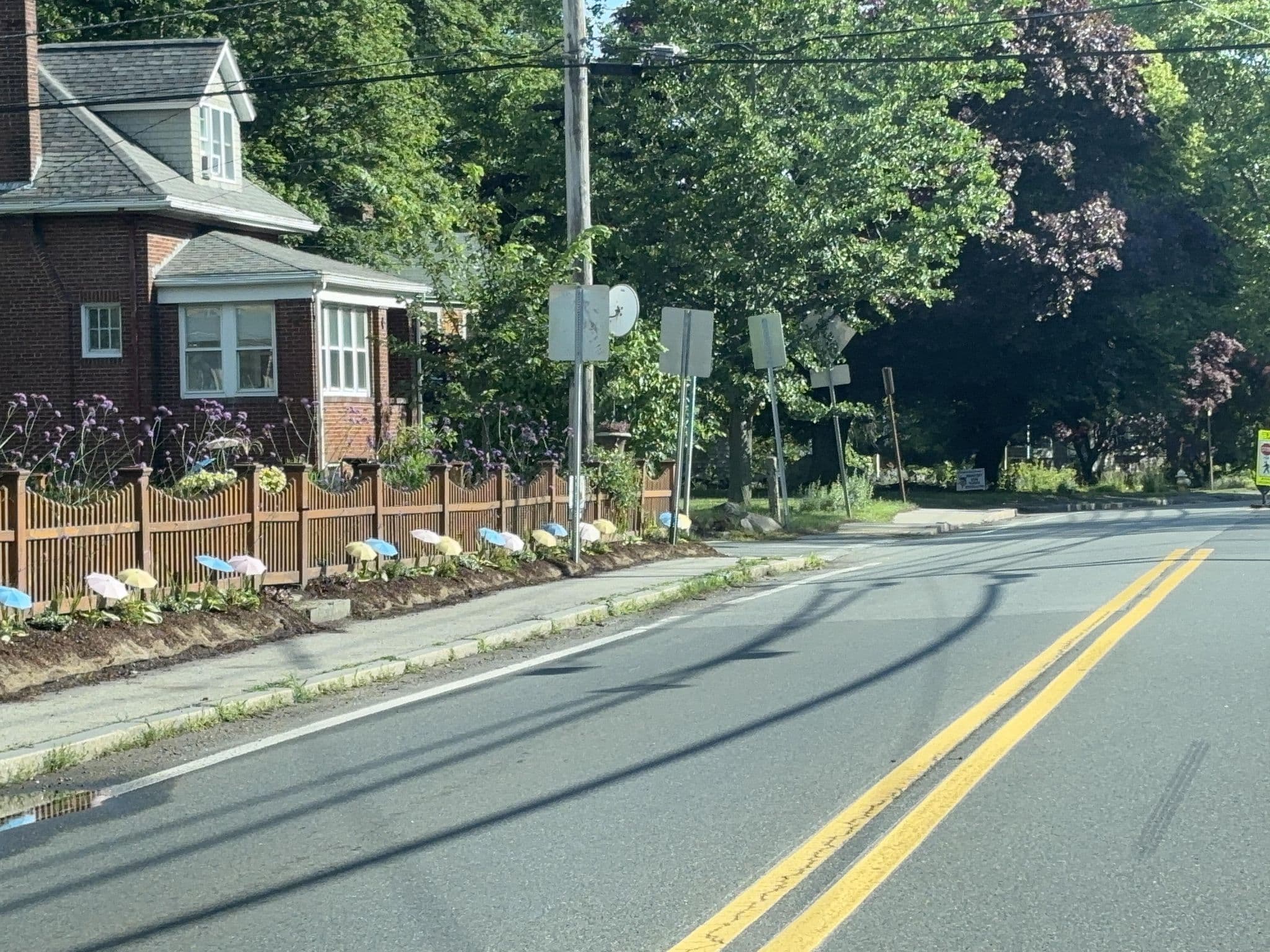 Street view near Main Street Guest House, Gloucester — © Lanka6359 (CC BY-SA · Mapillary)