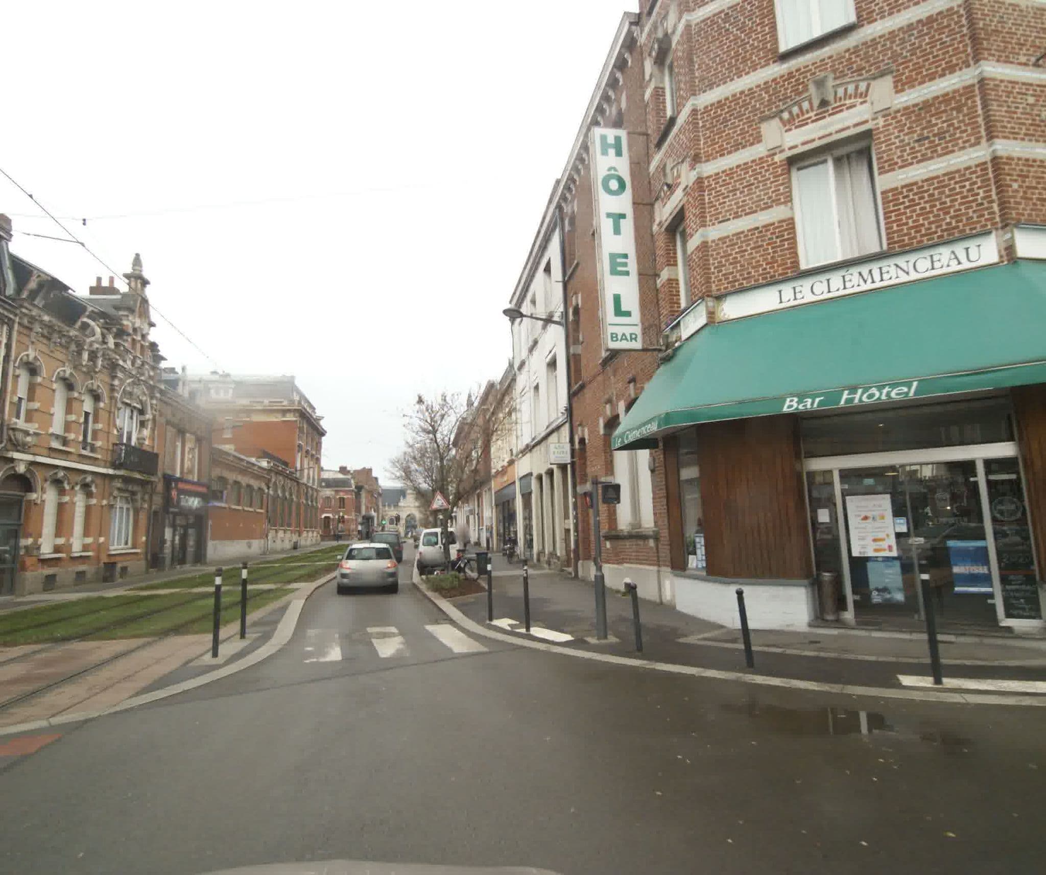 Street view near Le Clémenceau, Valenciennes — © sogefi (CC BY-SA · Mapillary)