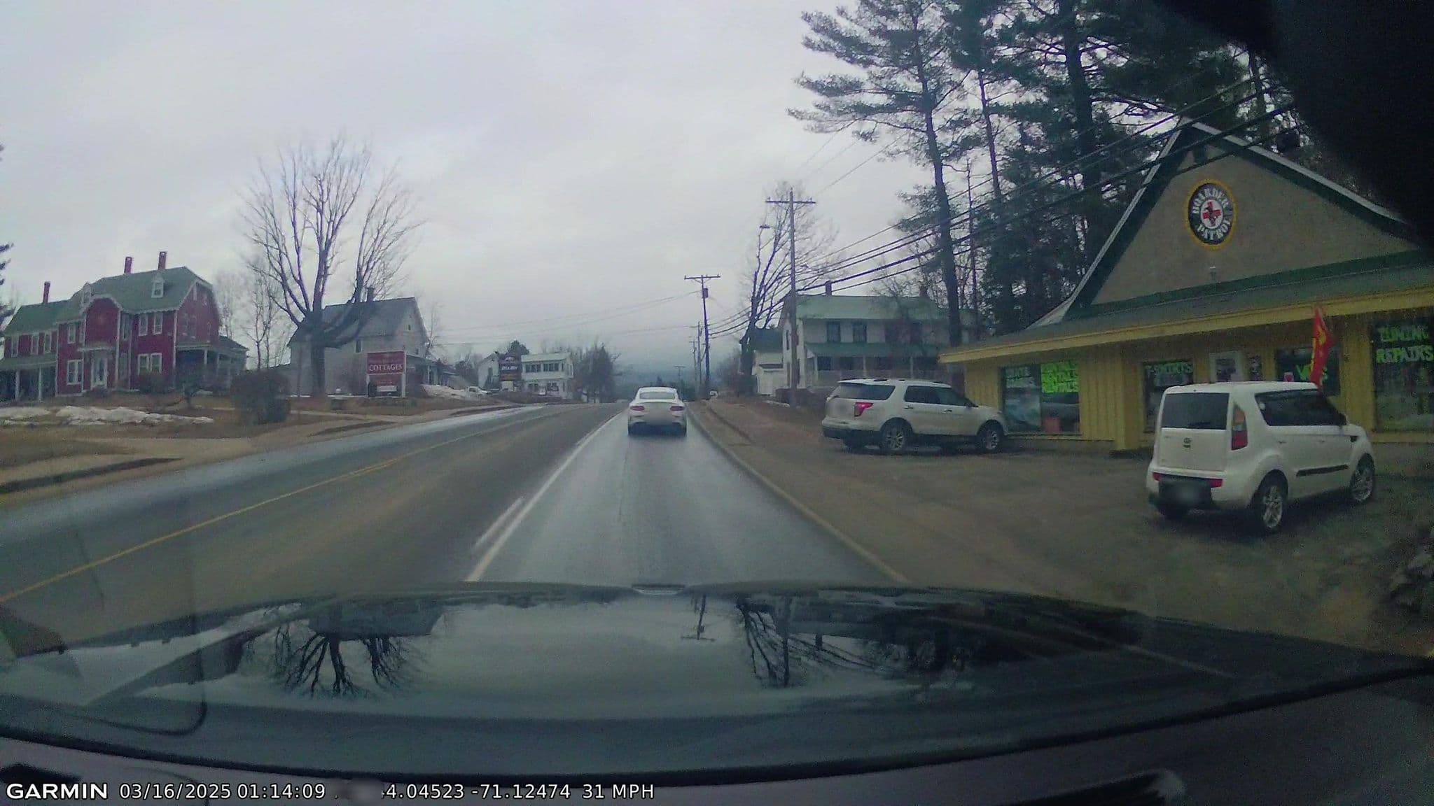 Street view near Old Red Inn & Cottages, North Conway — © Lanka6359 (CC BY-SA · Mapillary)