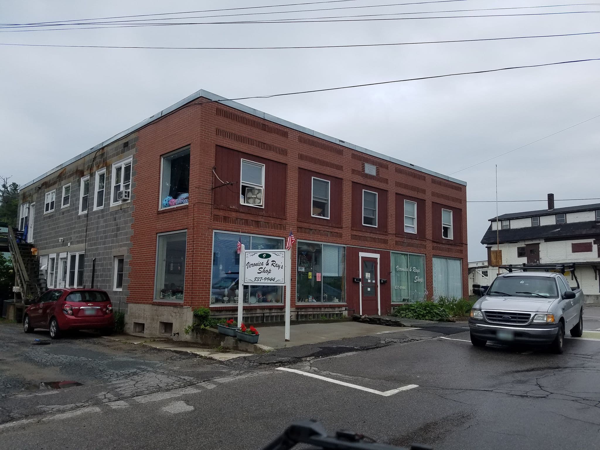 Street view near Art Gallery Hostel, Saint Johnsbury — © jbthemilker (CC BY-SA · Mapillary)