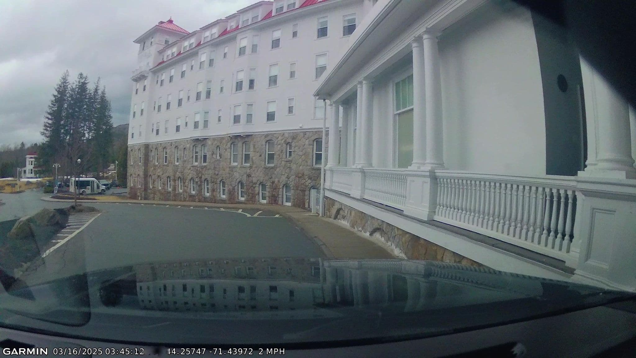 Street view near Omni Bretton Arms Inn, Berlin — © Lanka6359 (CC BY-SA · Mapillary)