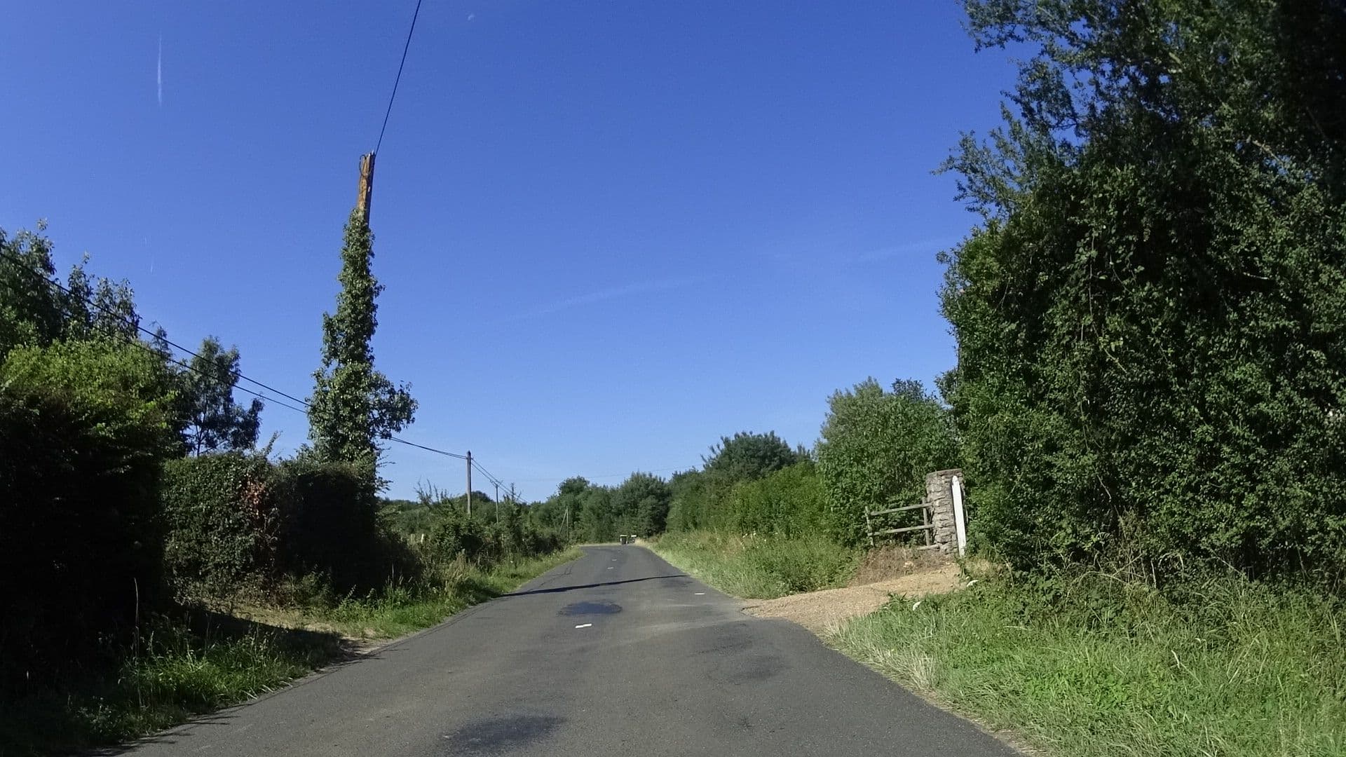 Street view near gites de la pellerie, Soulaire — © ramap (CC BY-SA · Mapillary)