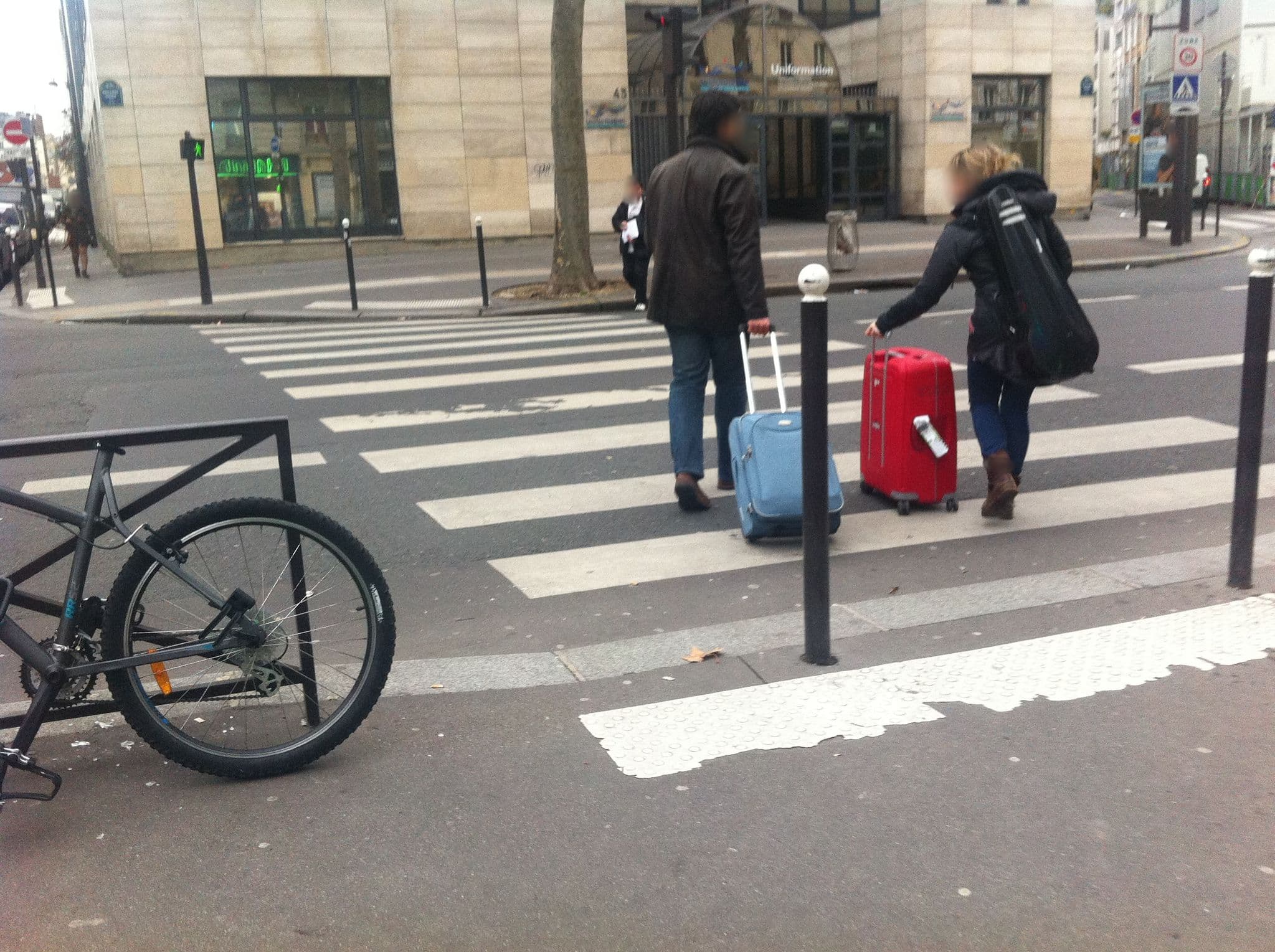 Street view near Hôtel Trianon, Quinze-Vingts — © cquest (CC BY-SA · Mapillary)