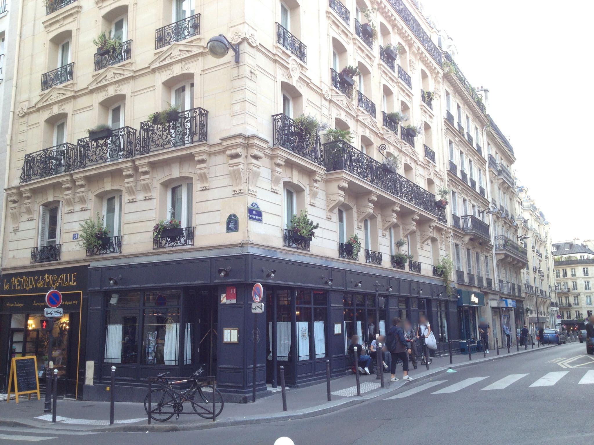 Street view near Le Grand Pigalle, Paris 09 Opéra — © elgaard (CC BY-SA · Mapillary)