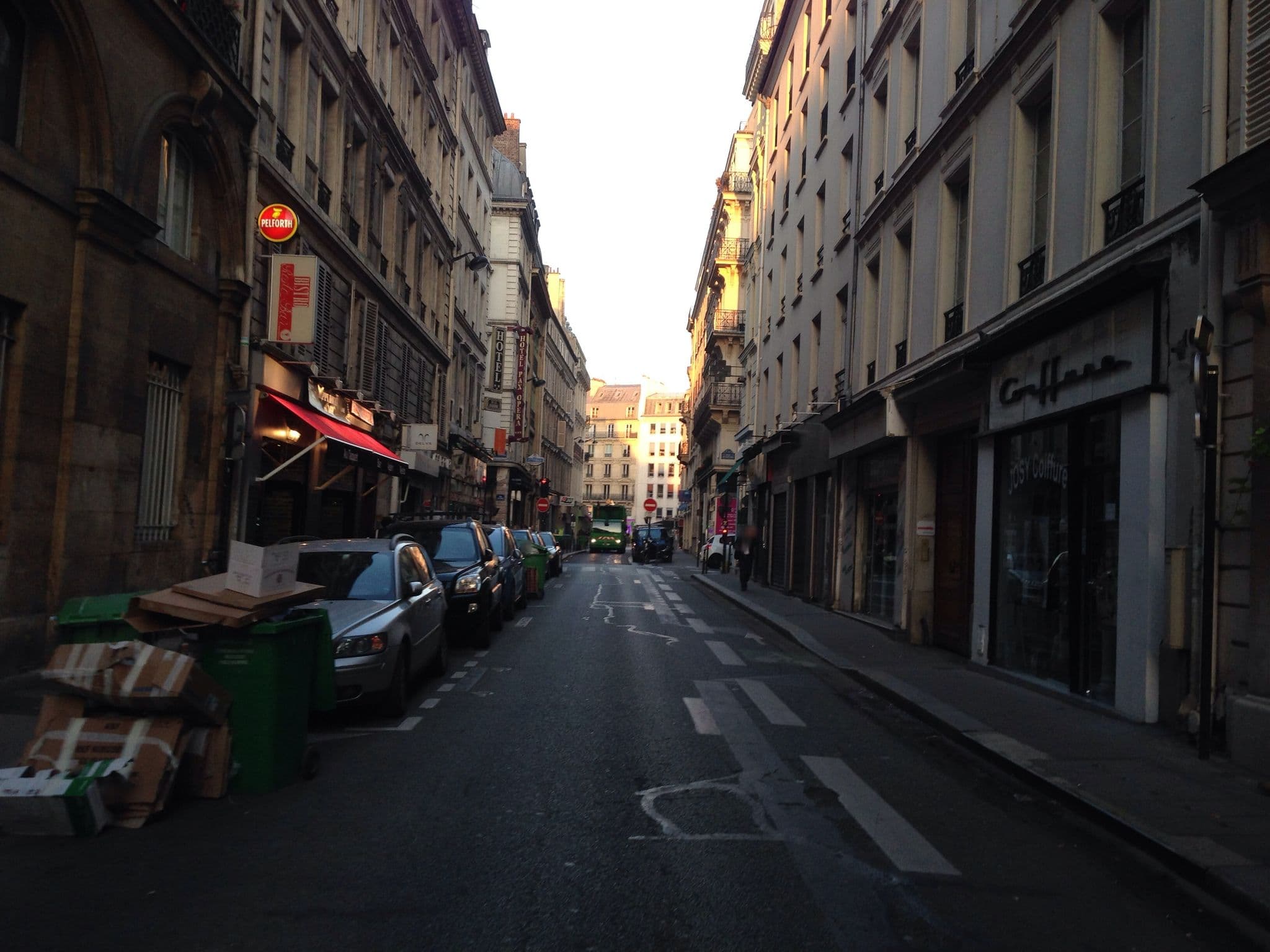 Street view near Hôtel Opéra Lafayette, Porte Saint-Denis — © britz (CC BY-SA · Mapillary)