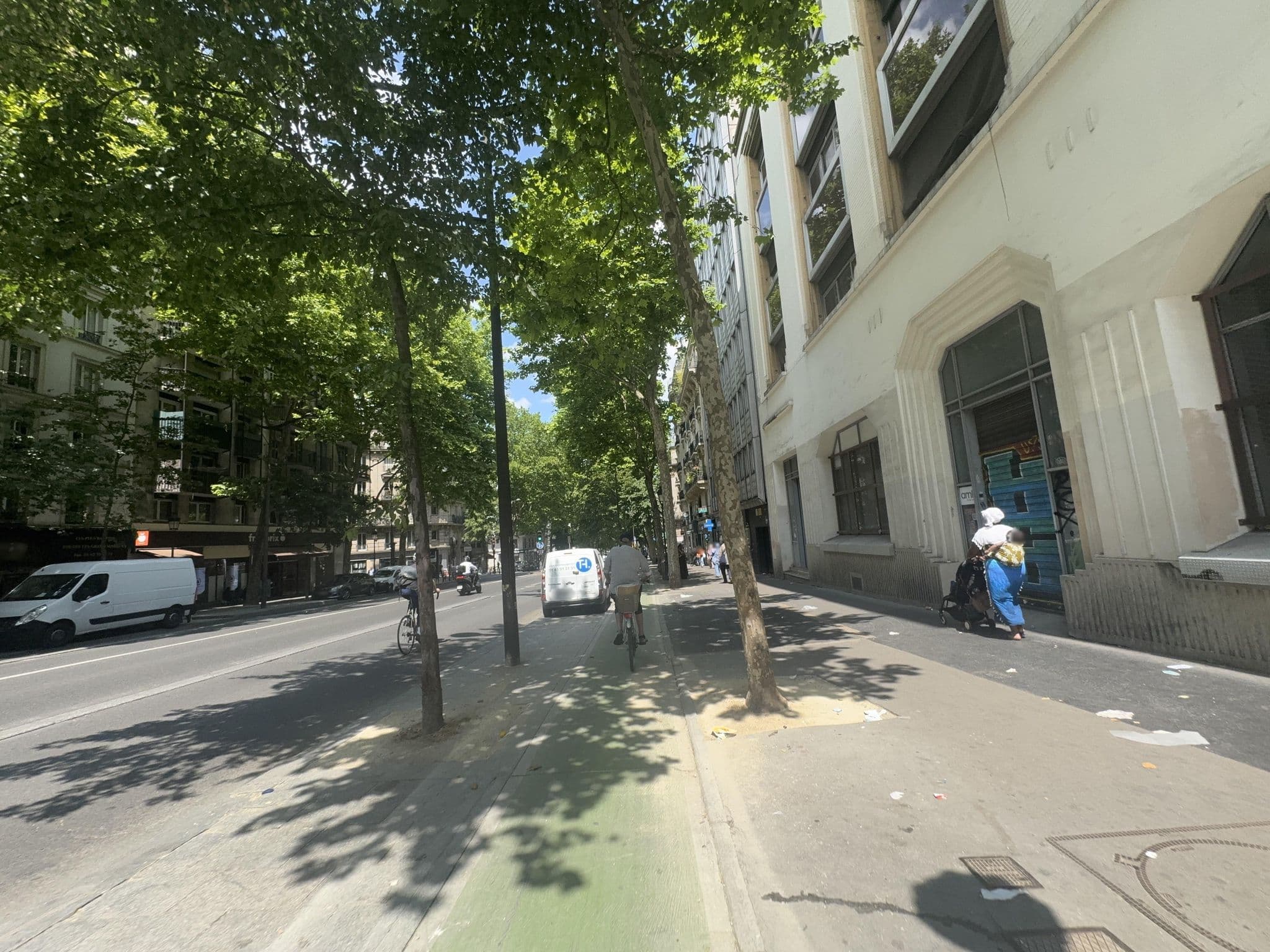Street view near Hôtel de France 18, Paris 18 Buttes-Montmartre — © jakecopp (CC BY-SA · Mapillary)