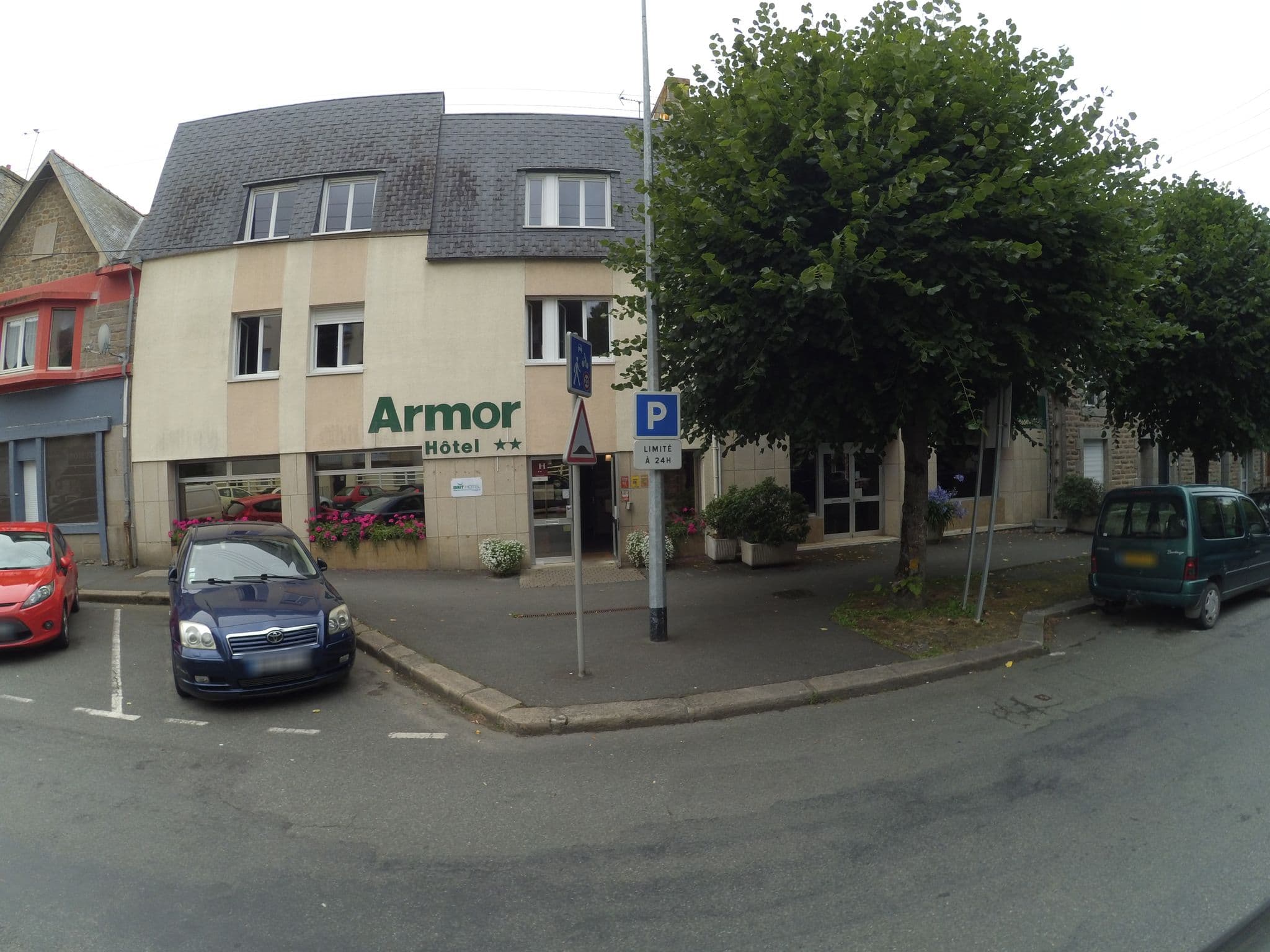 Street view near Armor Hôtel, Guingamp — © stephanep (CC BY-SA · Mapillary)