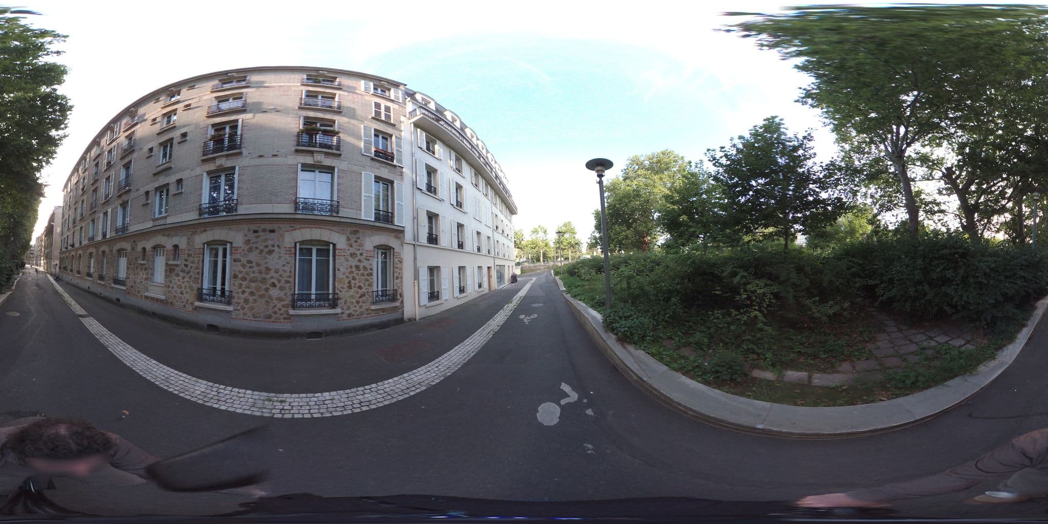 Street view near Le Grand Albert 1er, Saint-Maurice — © geovelo (CC BY-SA · Mapillary)