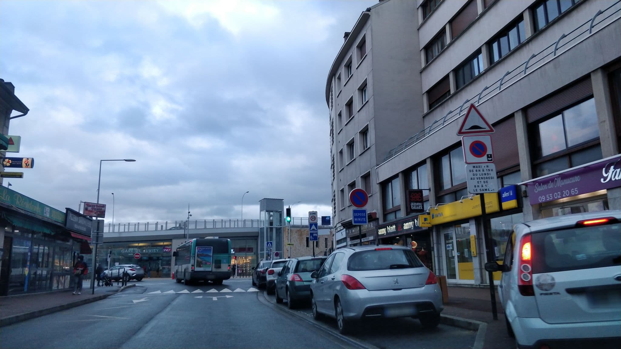 Street view near La Résidence, Juvisy-sur-Orge — © tykayn (CC BY-SA · Mapillary)
