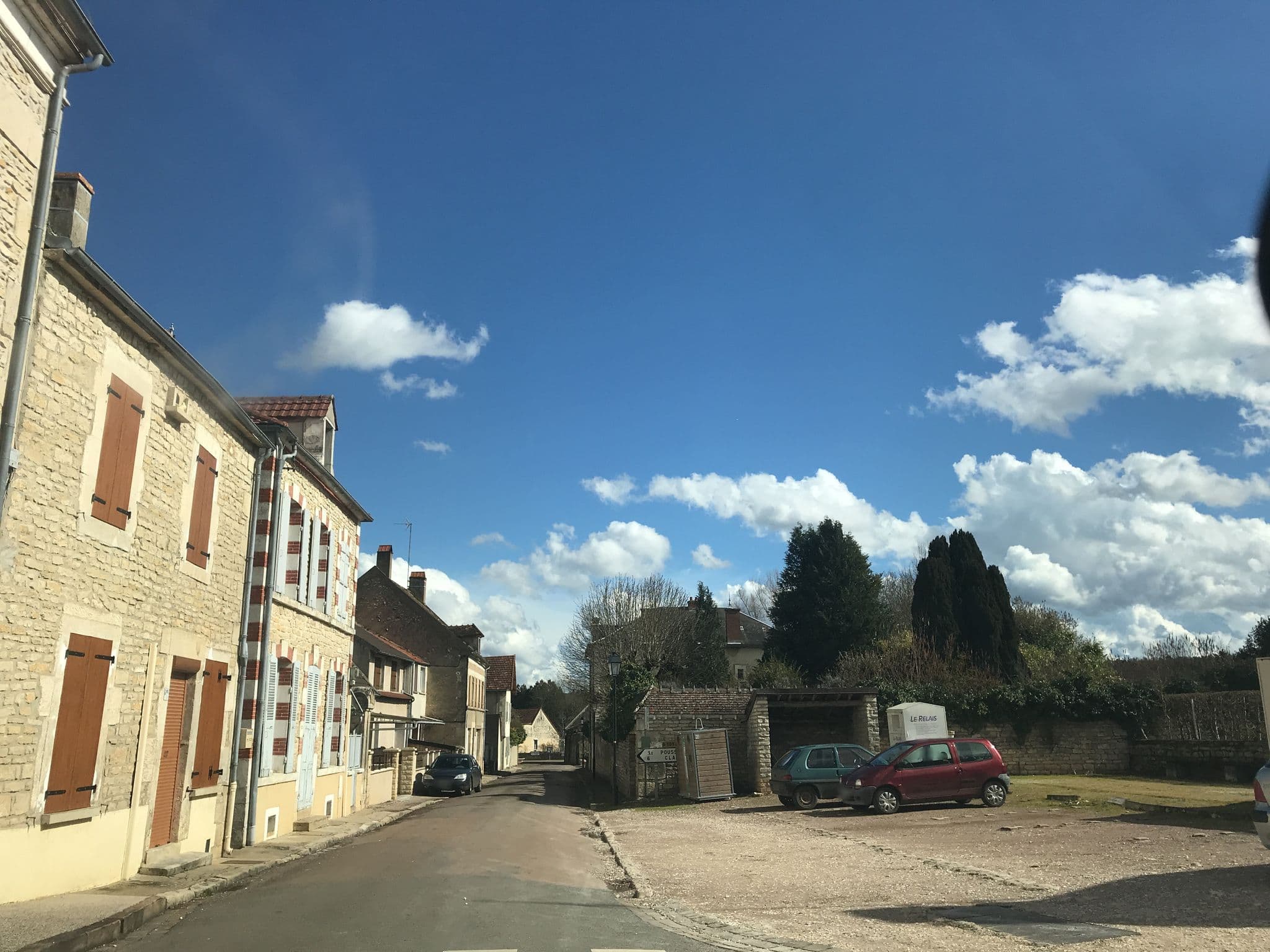 Street view near Auberge de l'Orme, Clamecy — © thepriben (CC BY-SA · Mapillary)