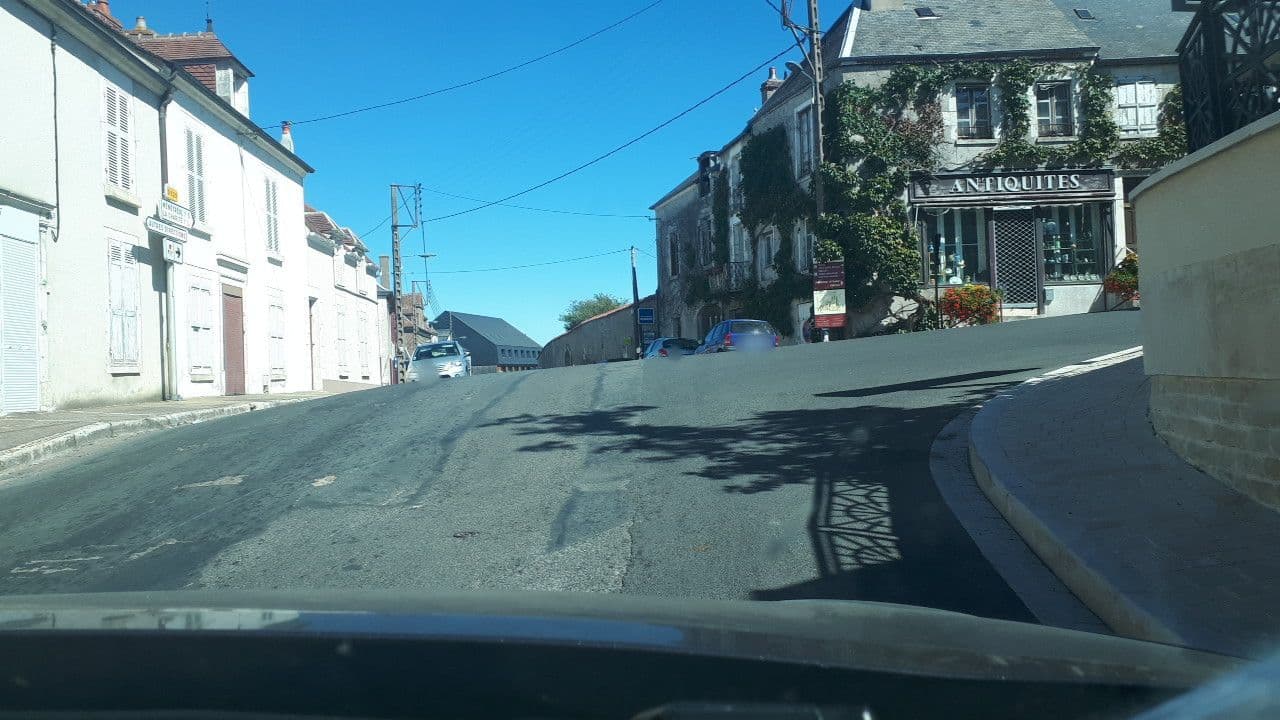 Street view near Hôtel du Rempart, Sancerre — © lluc (CC BY-SA · Mapillary)