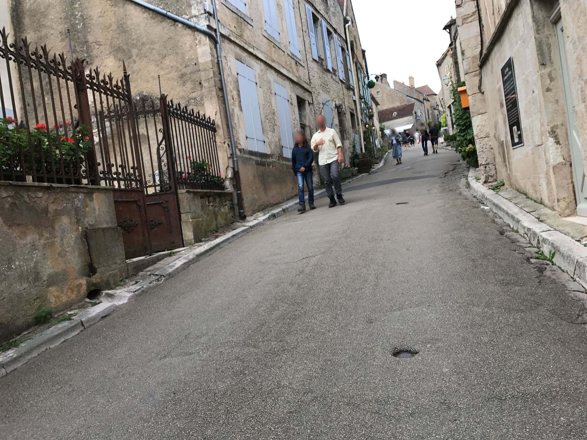 Street view near Gite de Vézelay - au coeur des songes, Avallon — © thepriben (CC BY-SA · Mapillary)